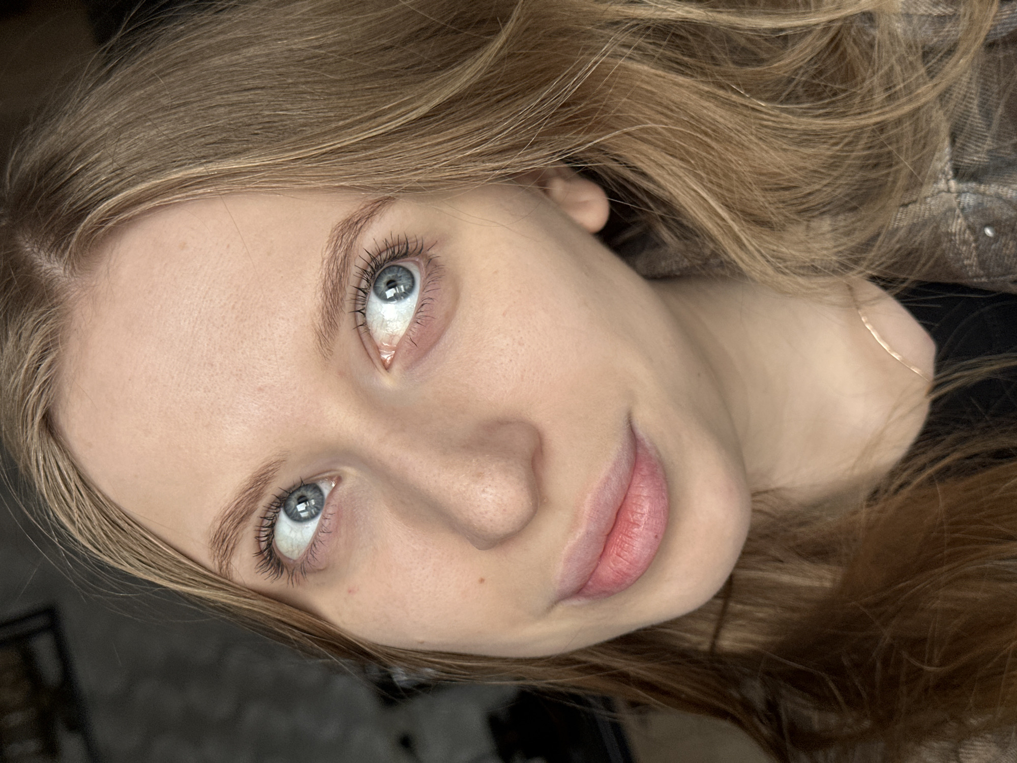 Morning activities captured in Chaikovsky: tennis selfies, pallet cutting