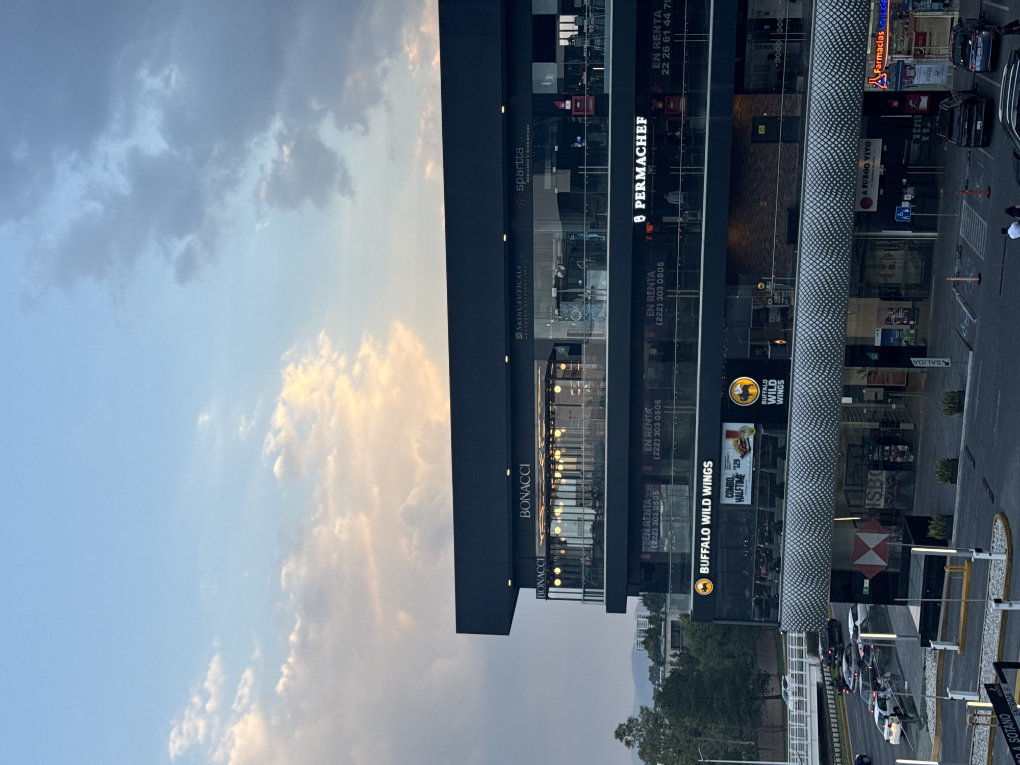 Shopping center scenes documented in San Bernardino Tlaxcalancingo, Mexico