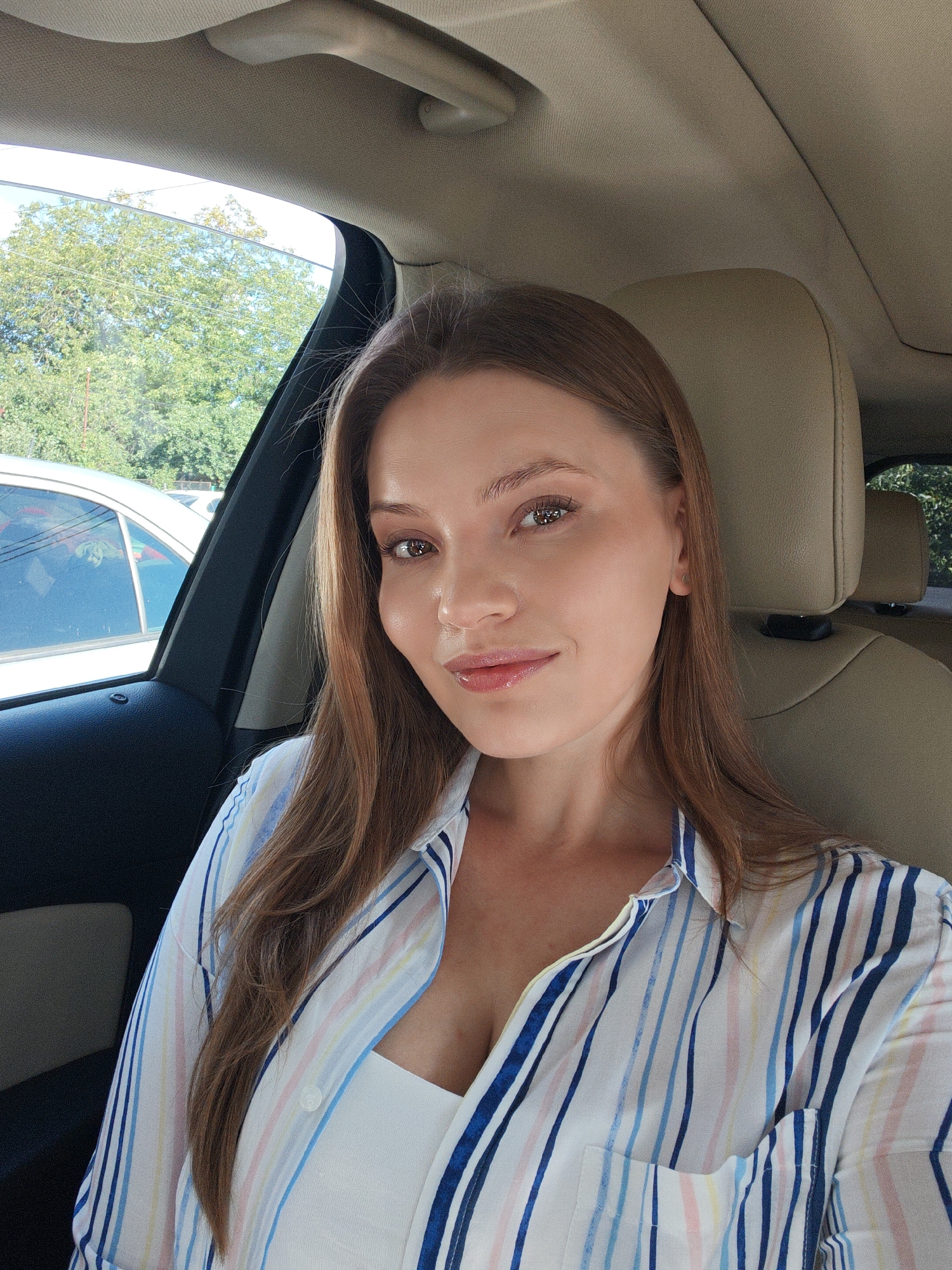 Passenger seat moment, striped shirt, parked or in transit