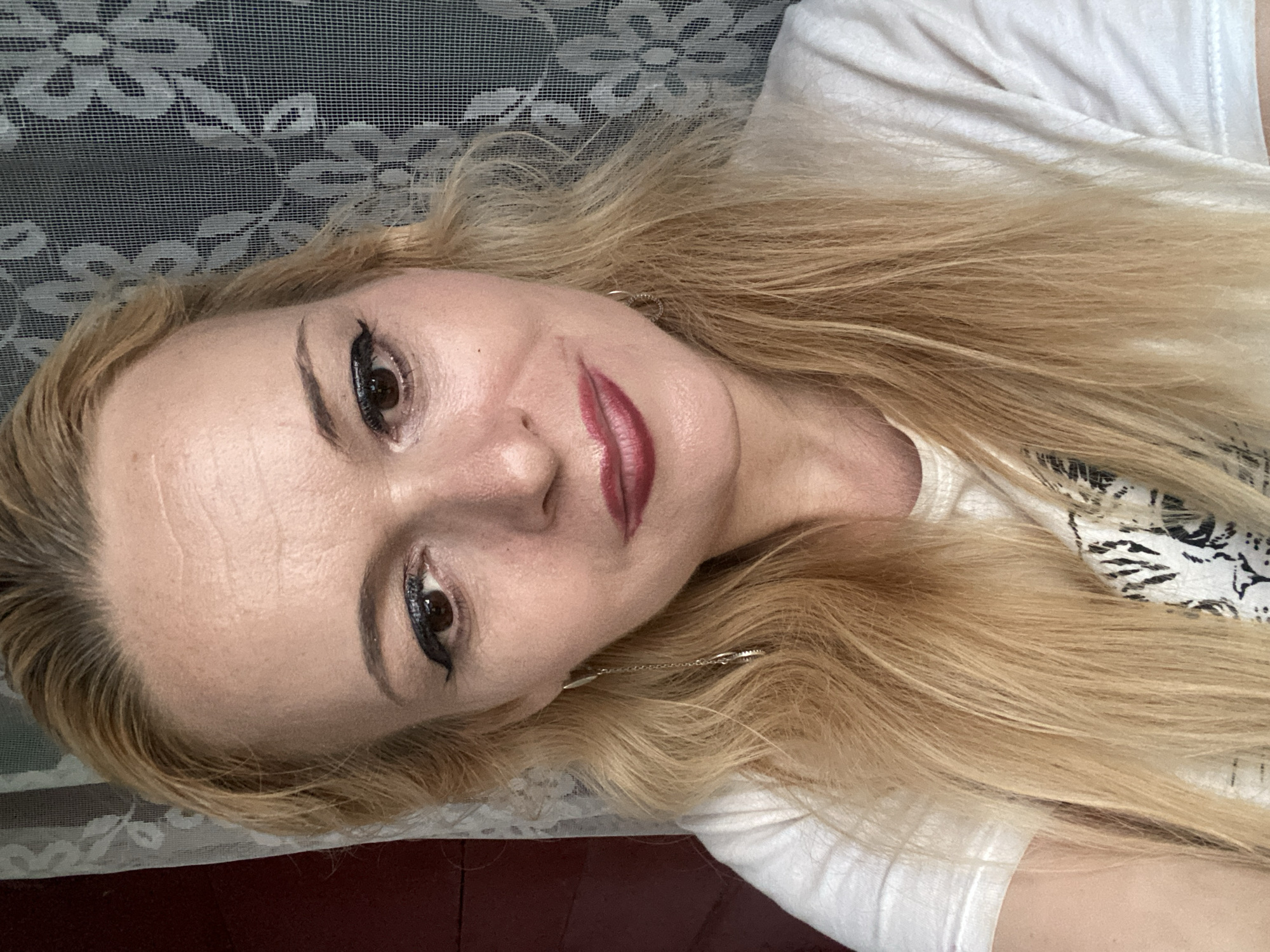 Woman documents evening life in Chernihiv with family, pets, garden