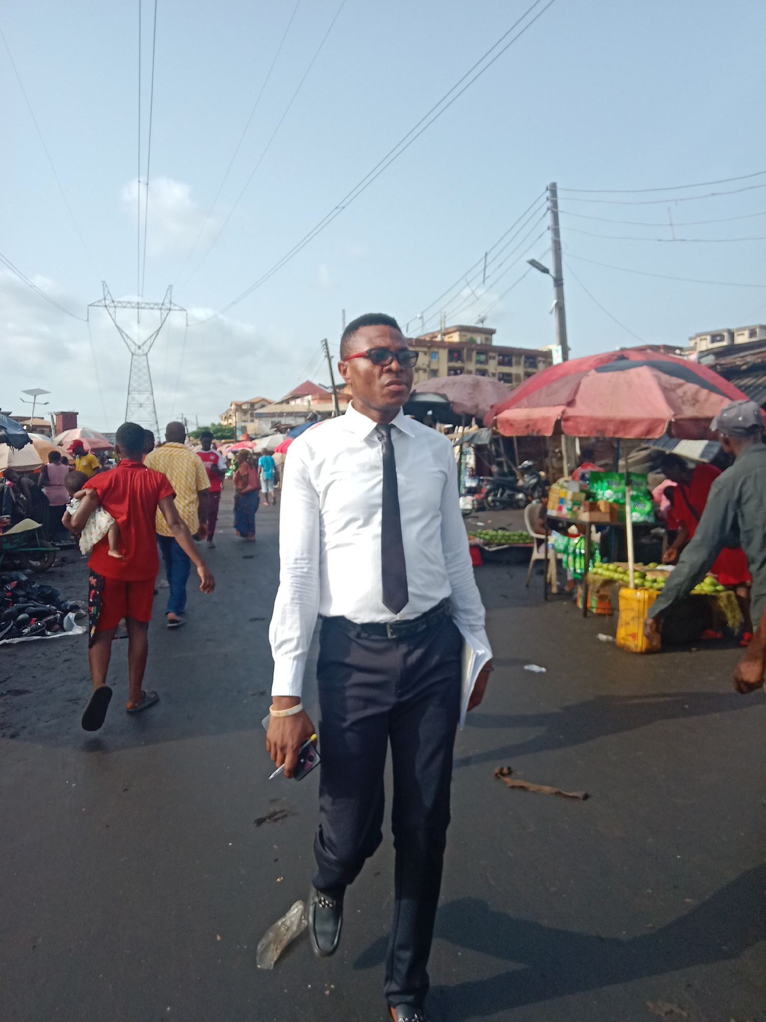 Busy marketplace scenes documented by witnesses during afternoon hours