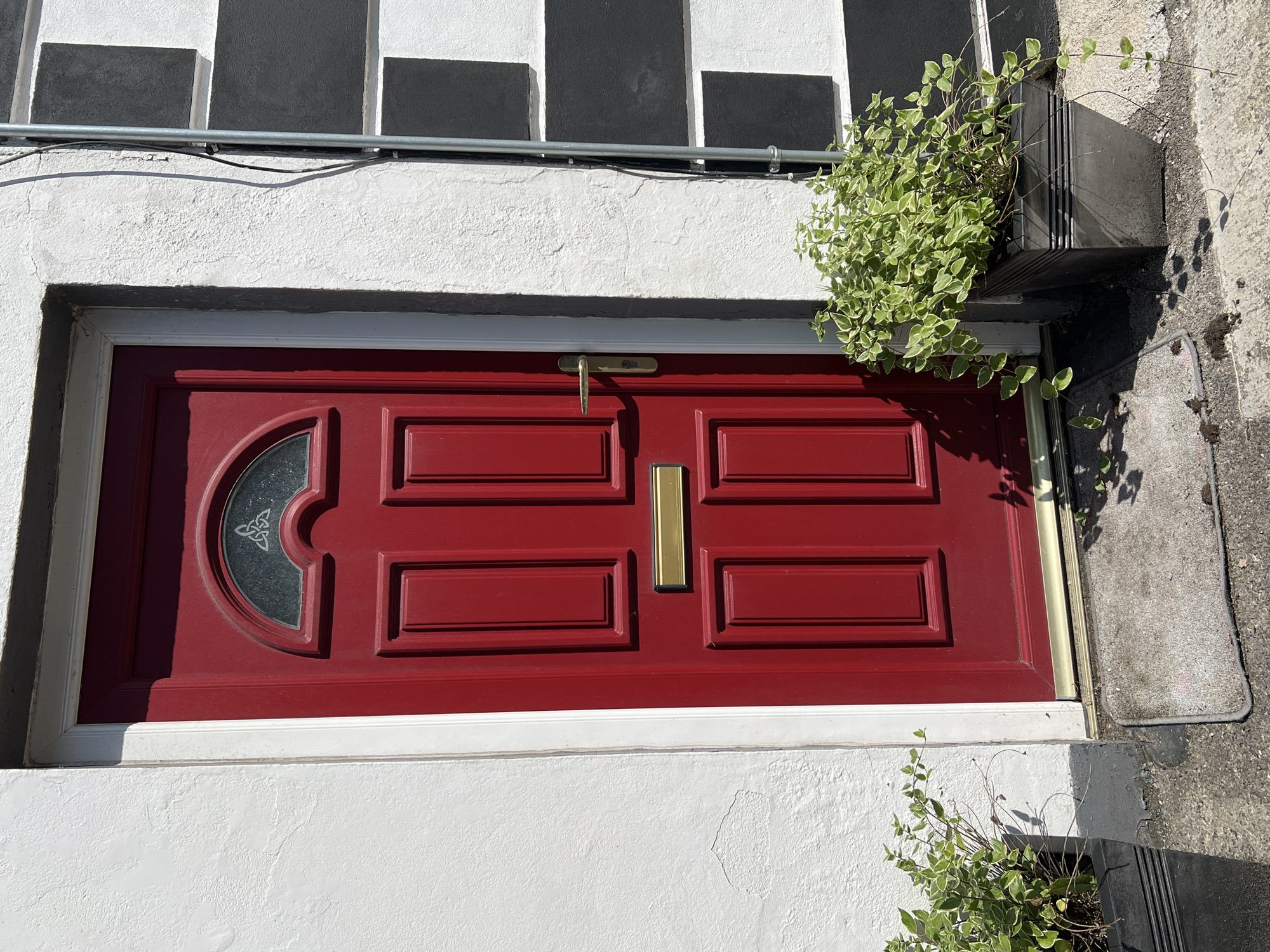 Street-level snapshots of Donegal Town on a sunny morning