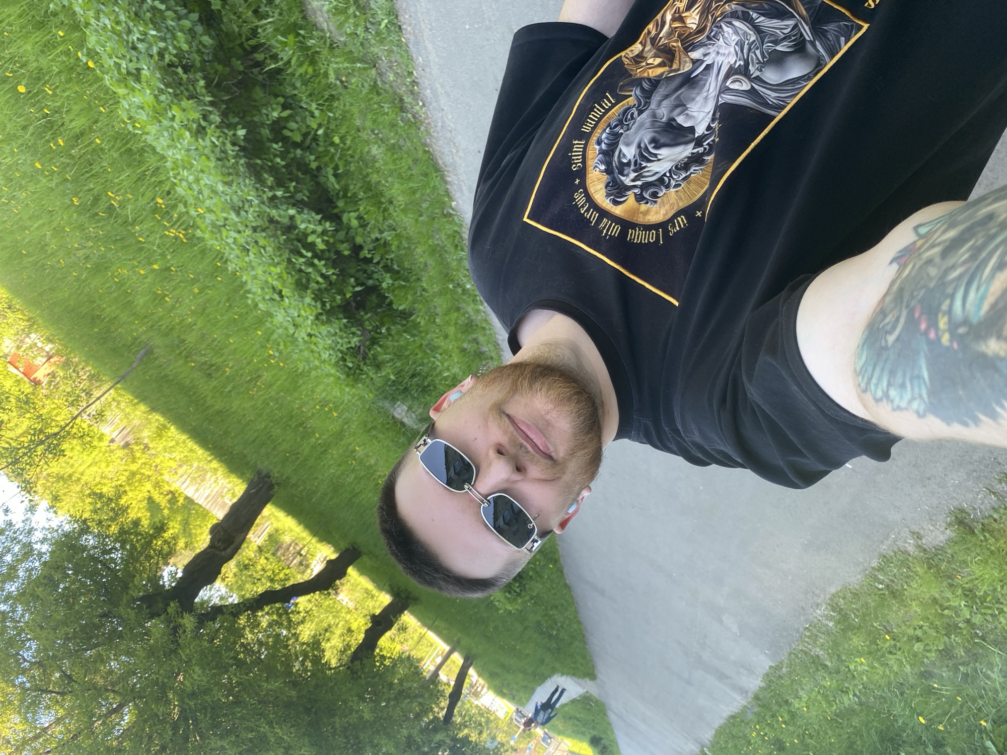 Man takes selfies on residential path in Zheleznogorsk