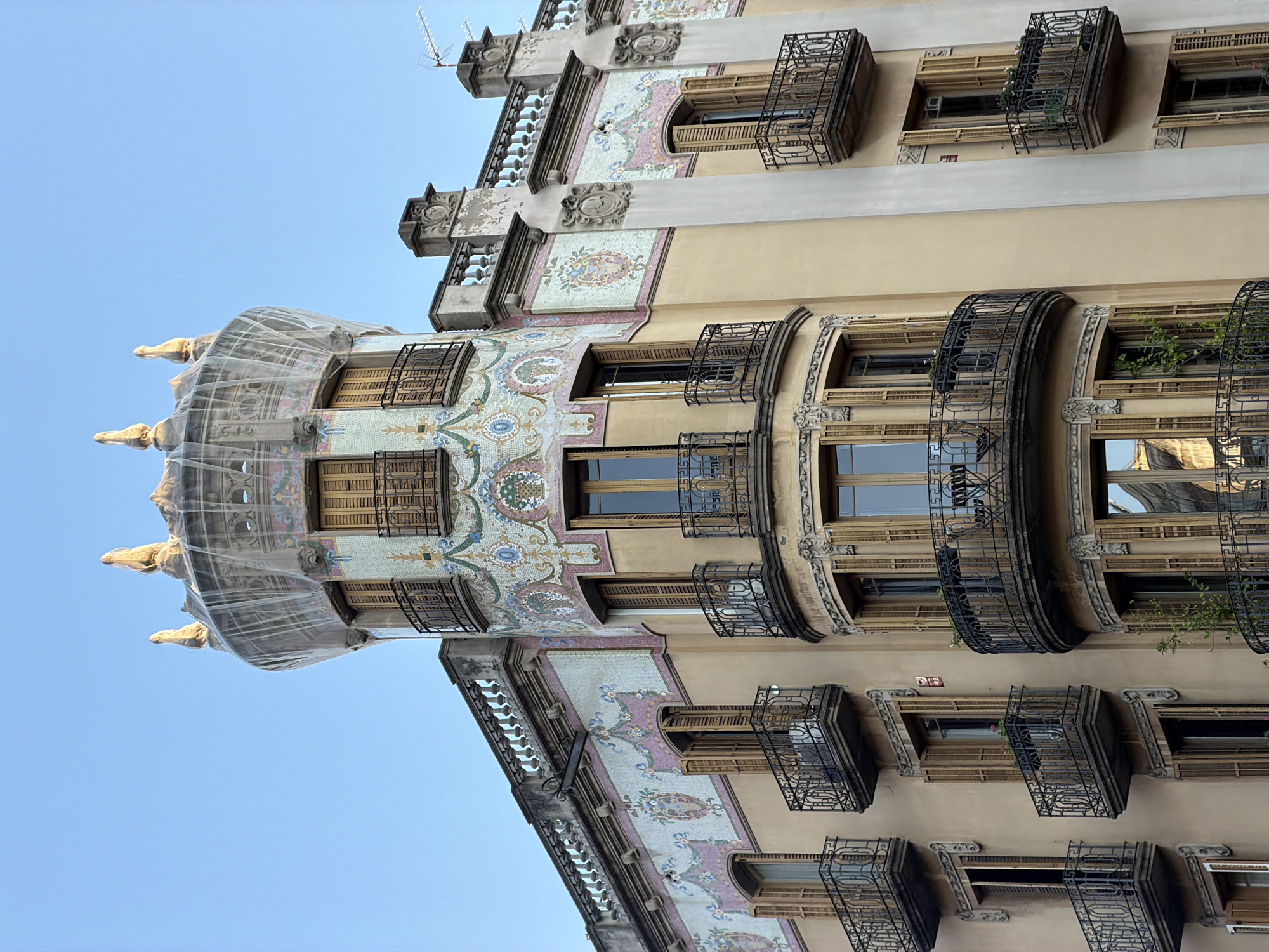 Barcelona street-level architecture tour, classic meets contemporary