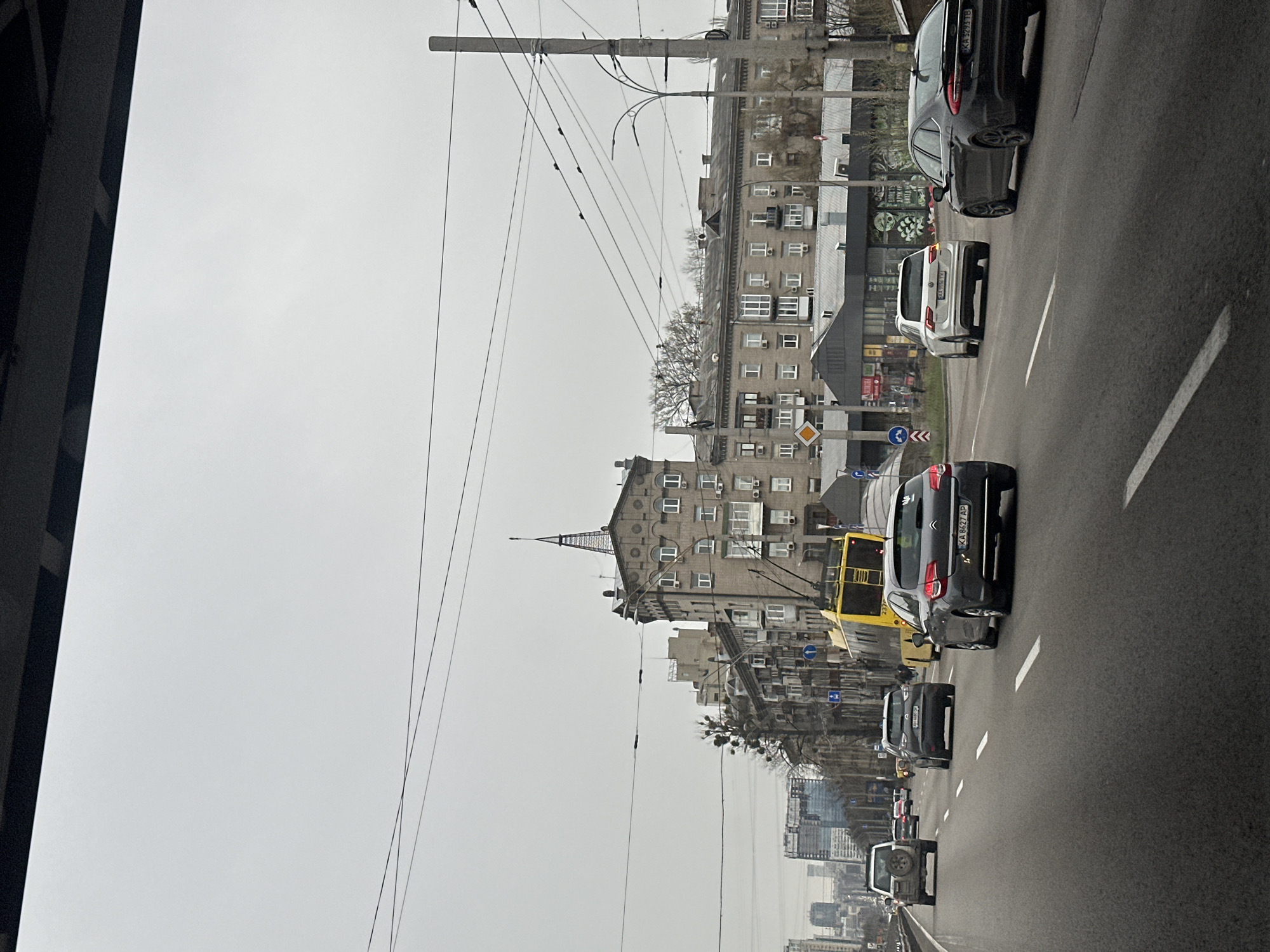 Morning traffic scenes documented across Kyiv streets
