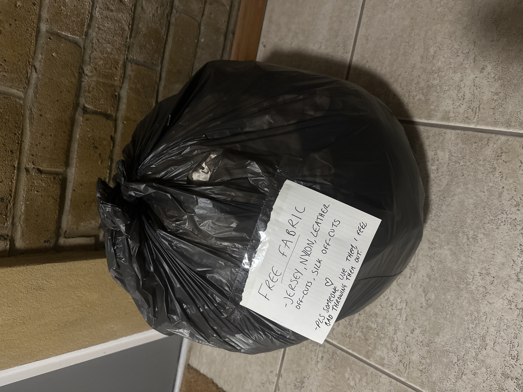 London resident offers free fabric scraps in building refuse area
