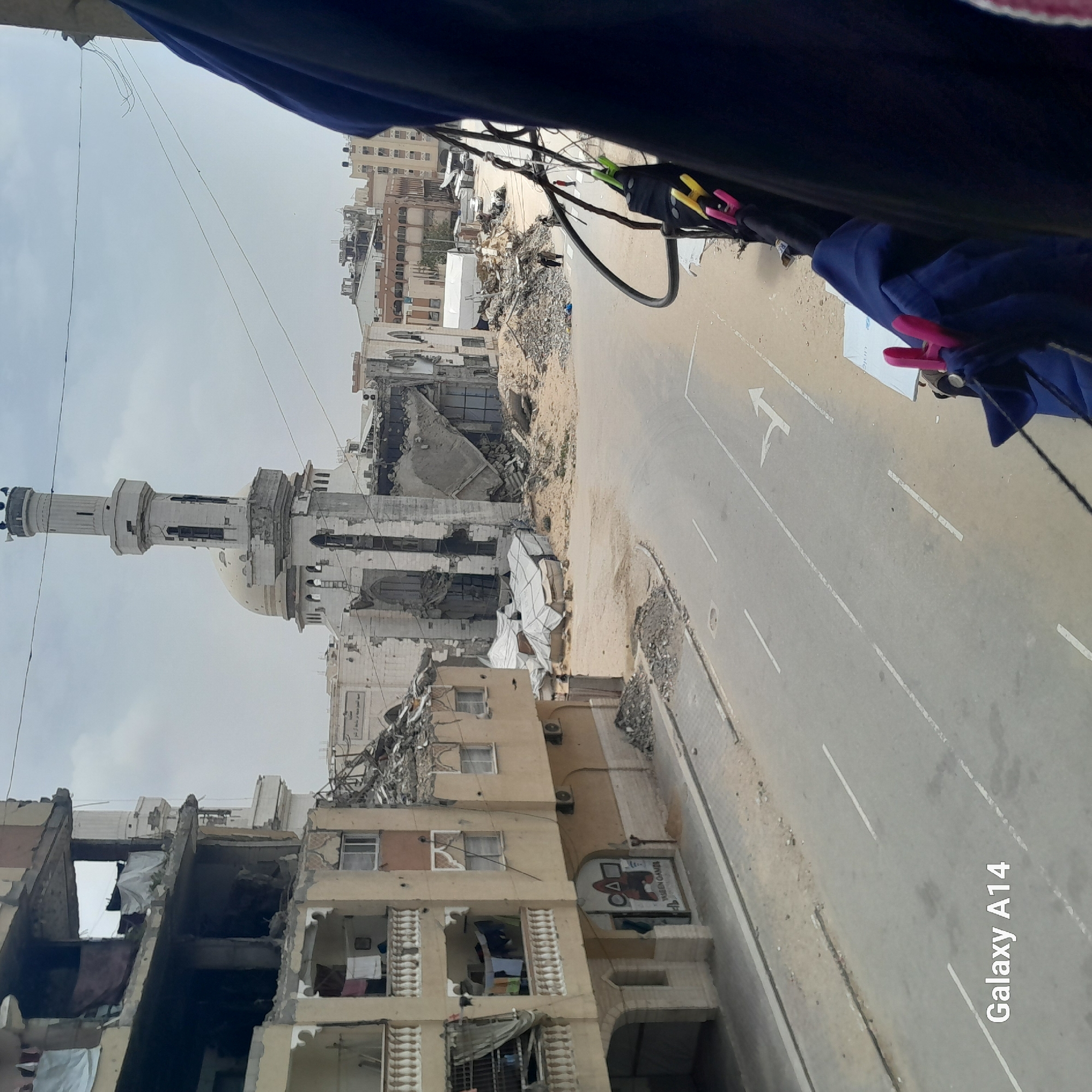 Khan Yunis residents maintain daily routines amid urban devastation