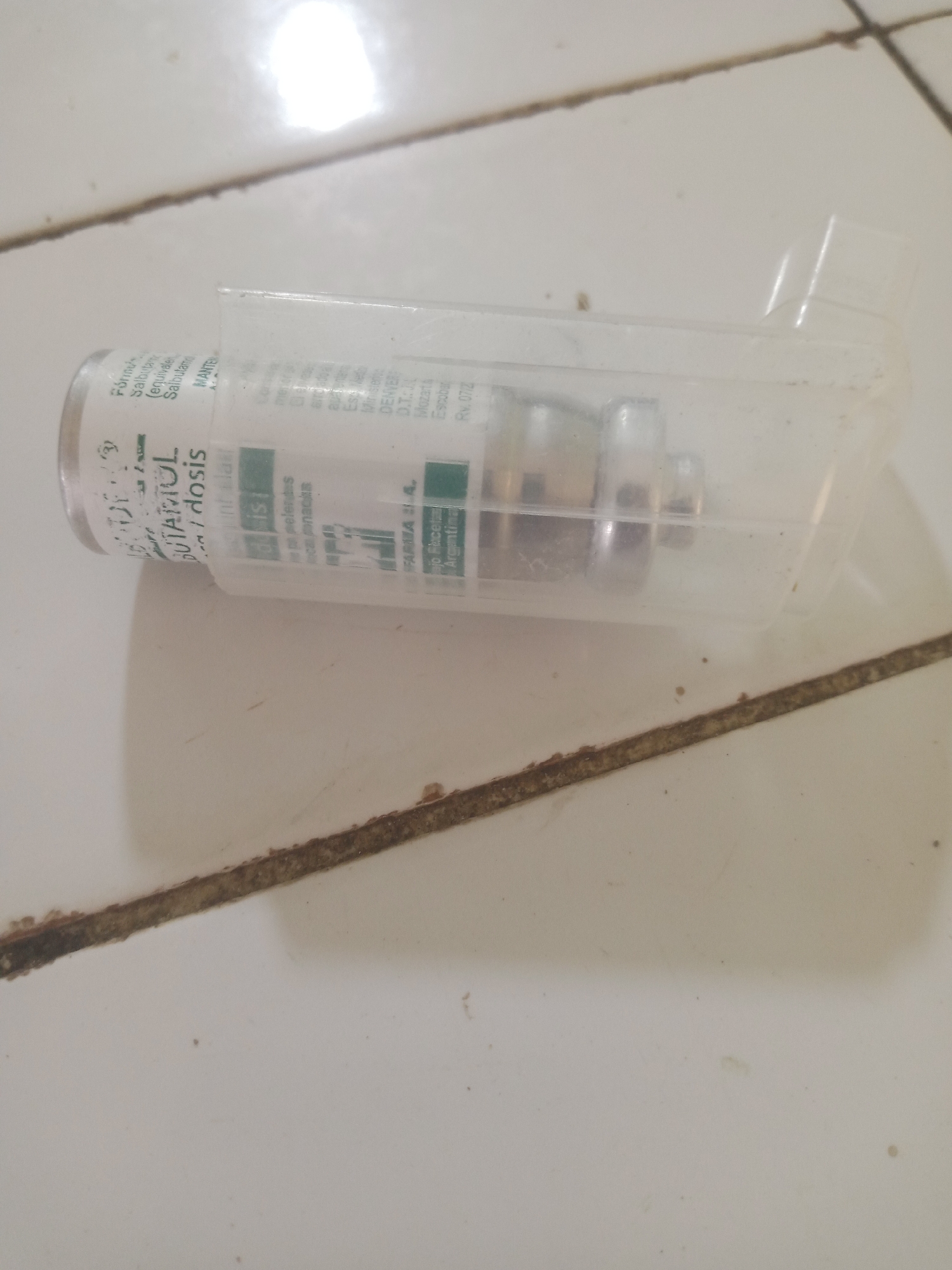 Resident documents everyday household items across Venezuelan locations