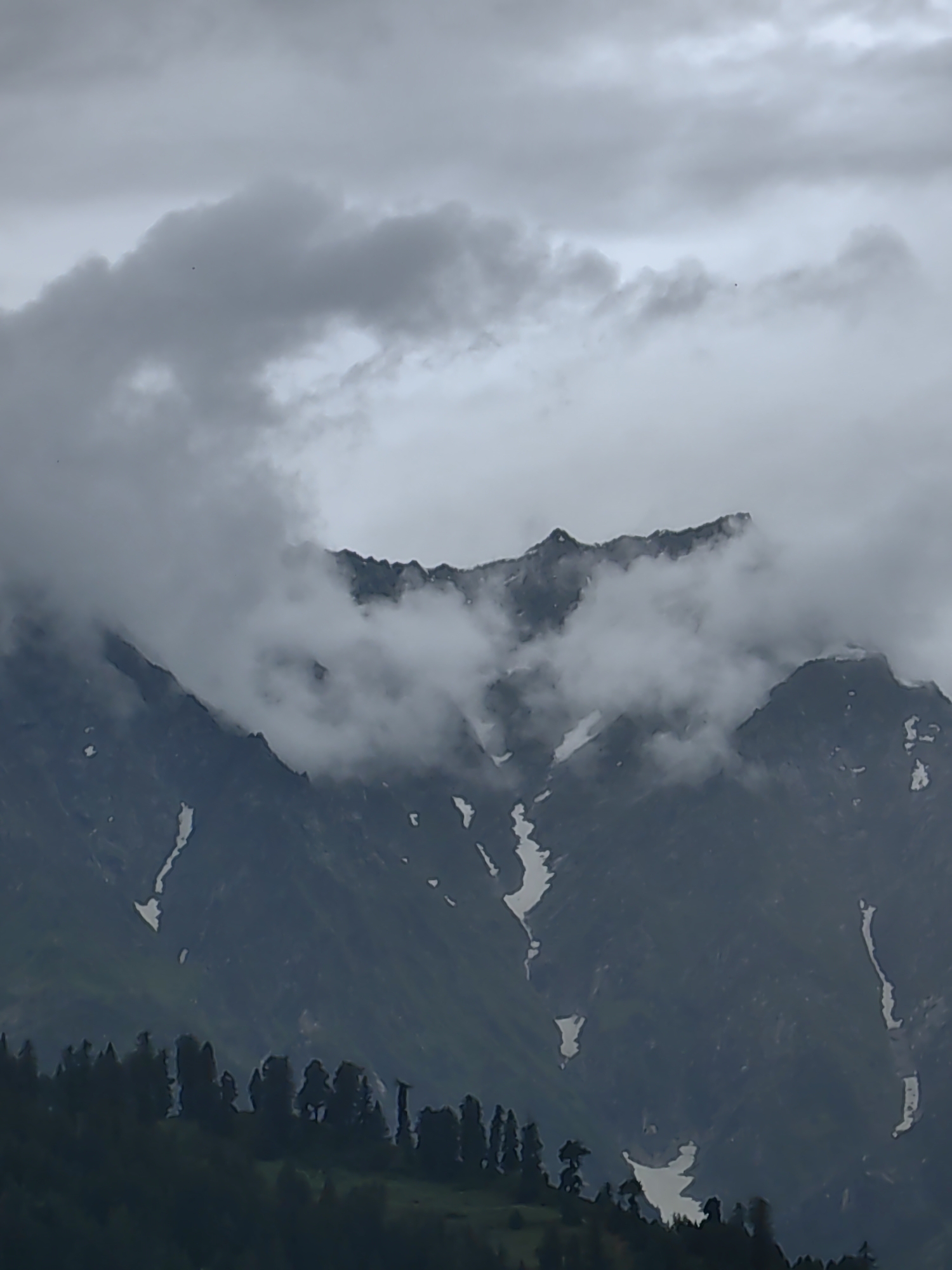 Overcast morning in the mountains above Vashisht