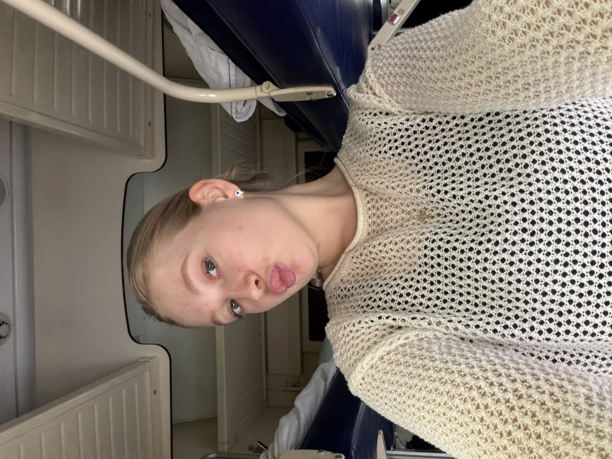 Train passenger with packed suitcase observed near Зелёный Дол