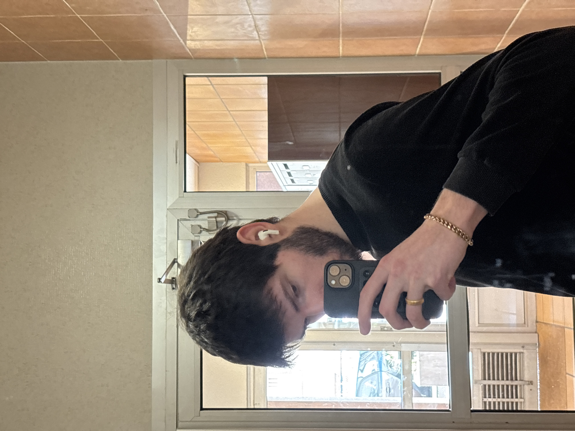 Man takes selfies in elevator in Cachan
