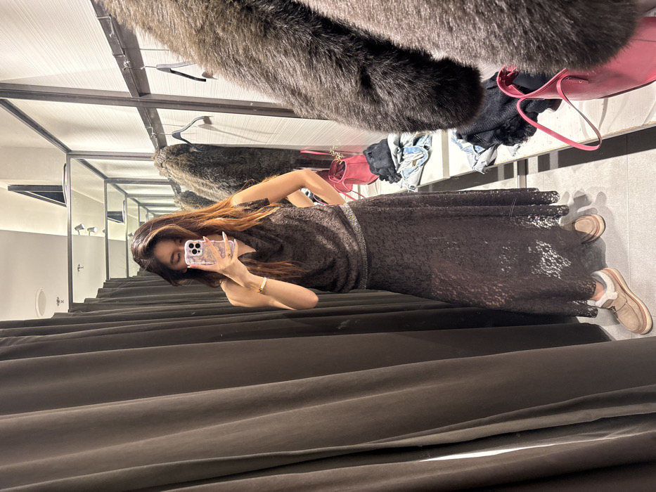 Paris shopping and tourist experience documented across two hours
