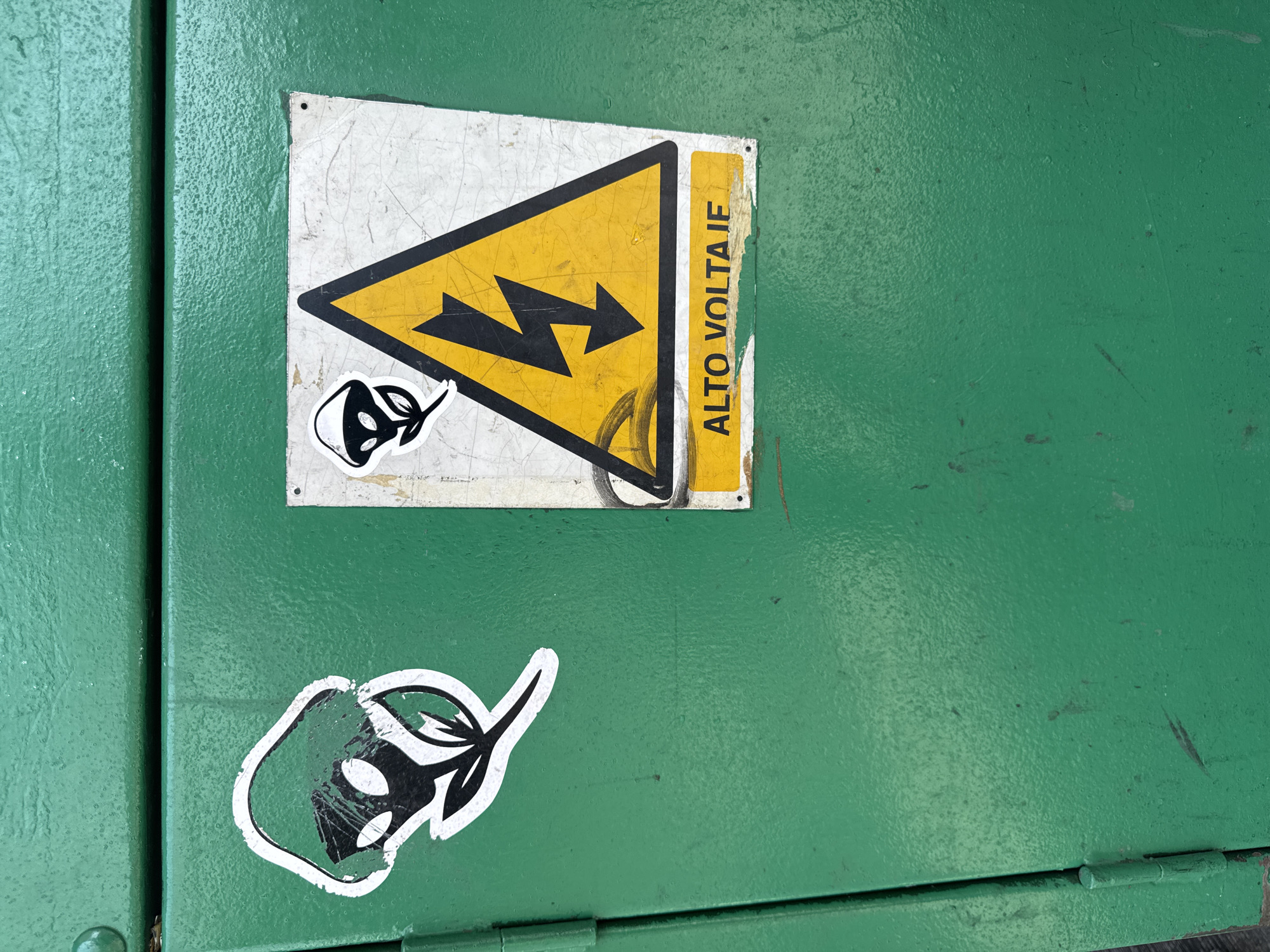 Green electrical cabinet with warning sign spotted in Puebla