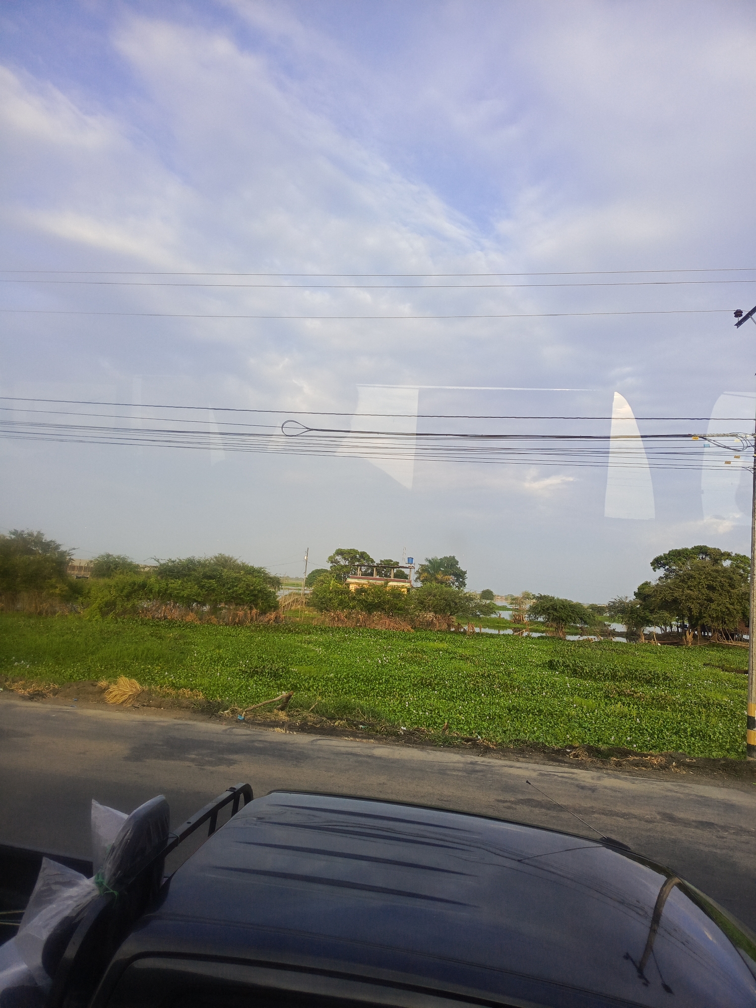 Vehicle witness documents flooding around buildings in Babahoyo, Ecuador