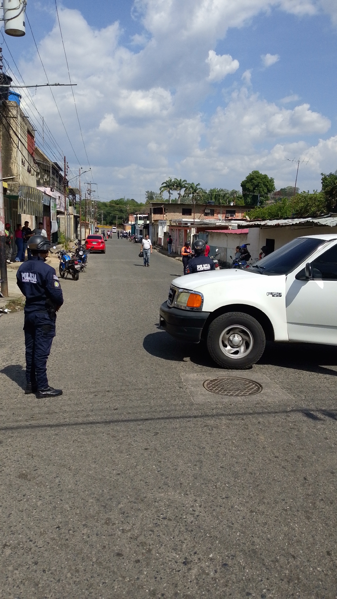 Police conduct traffic stop in Tinaquillo, Venezuela