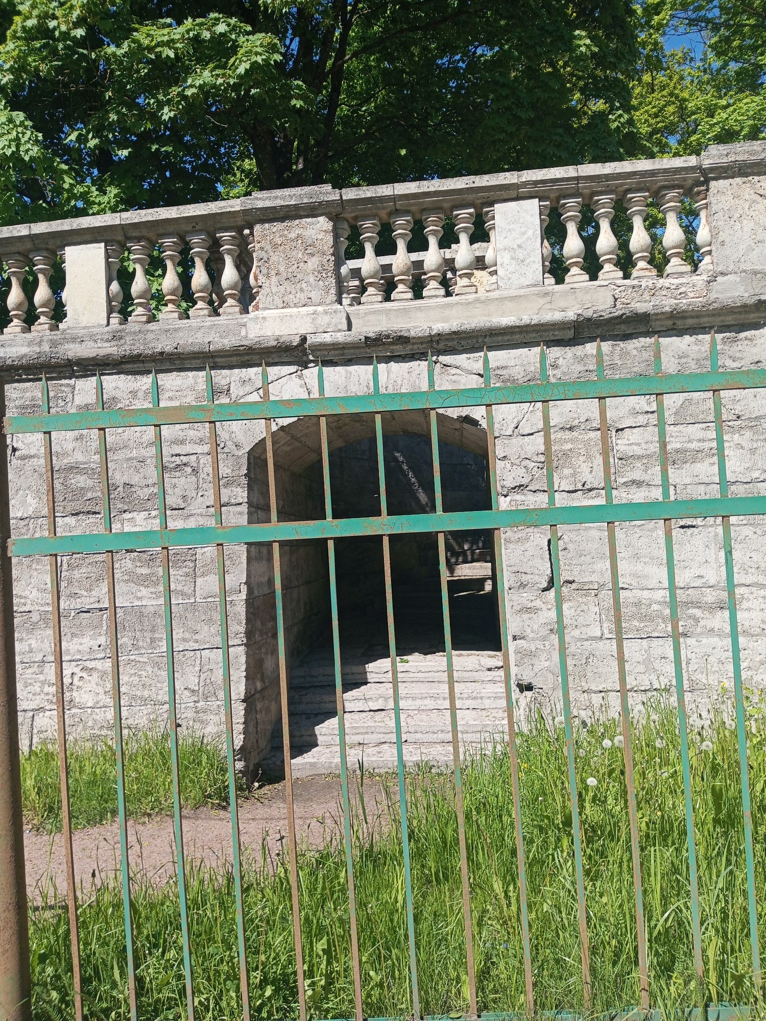 Morning tour captures Gatchina's historic gates, monuments and parks