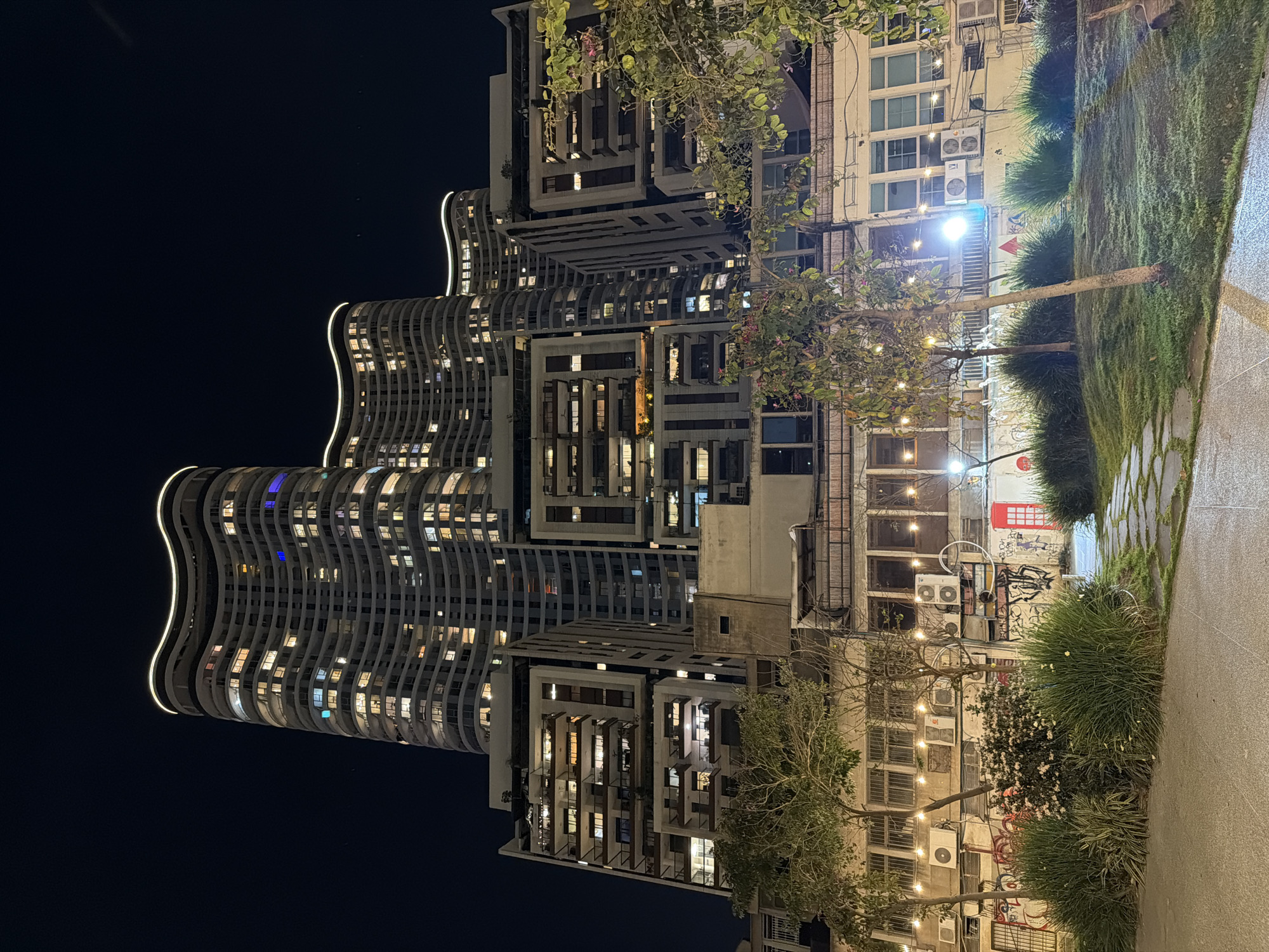 Tel Aviv residents document evening shopping, dining, urban life