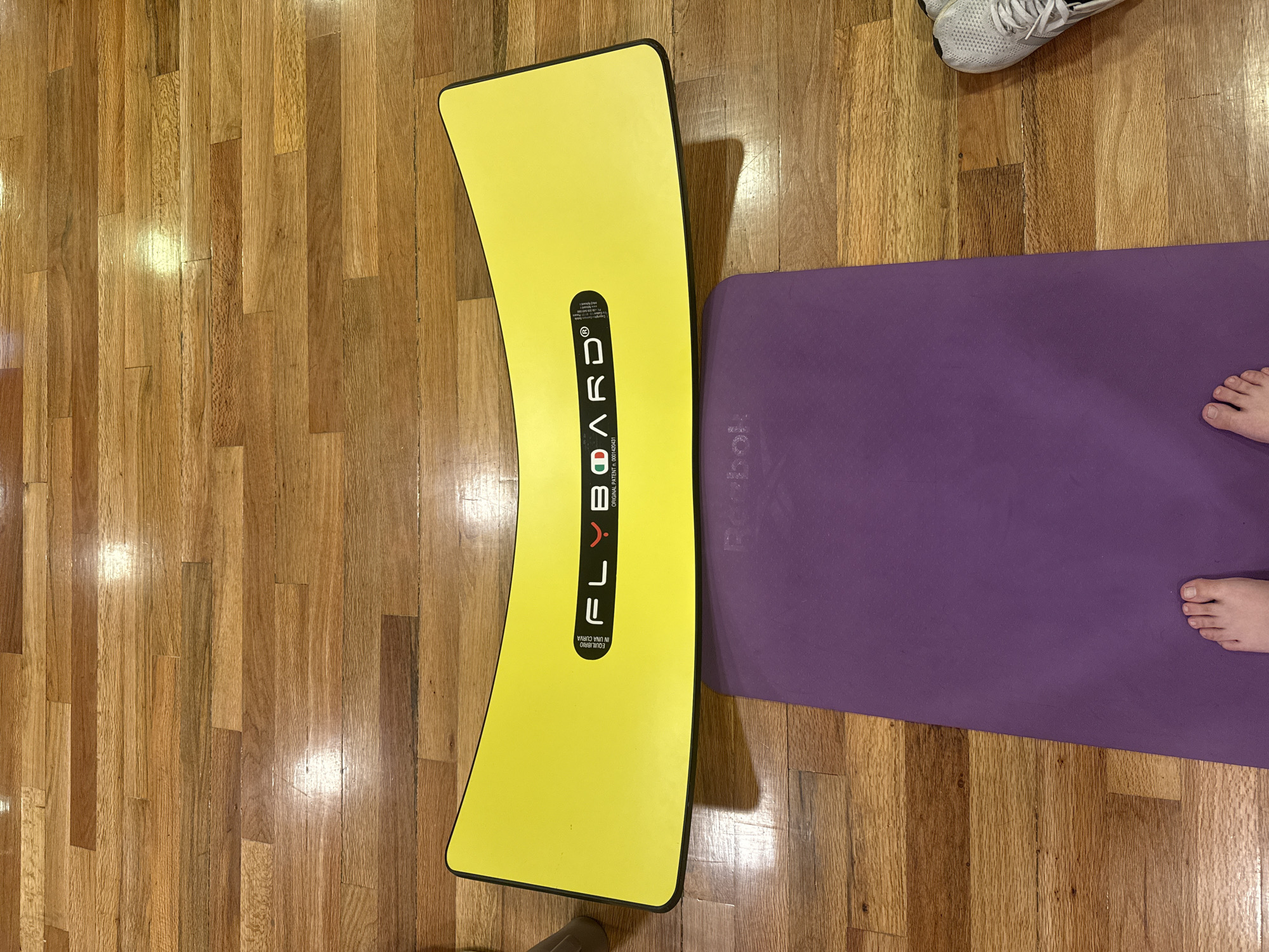 Late-night home fitness session documented in Puebla