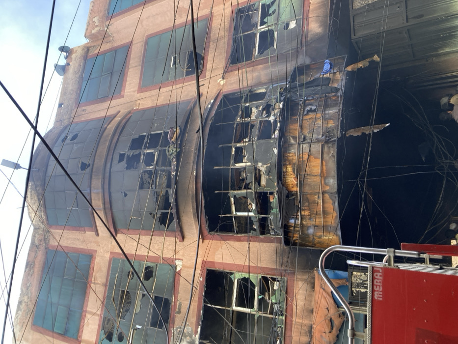 Major building fire damages multi-story structure in Quetta