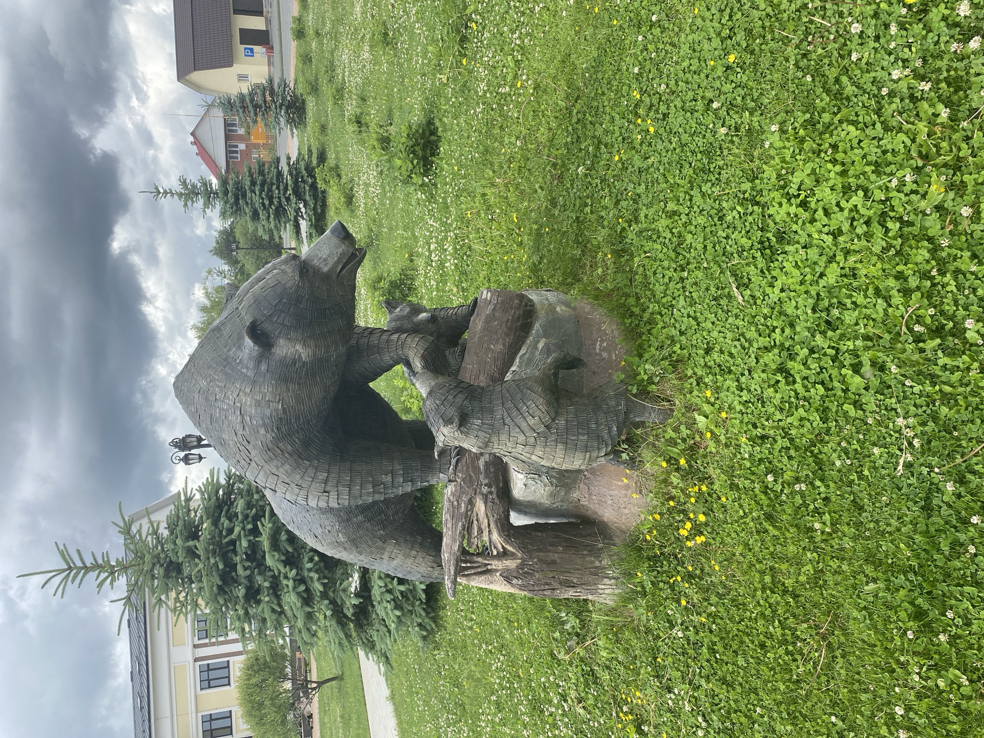 Morning walk through Tyumen parks and monuments documented