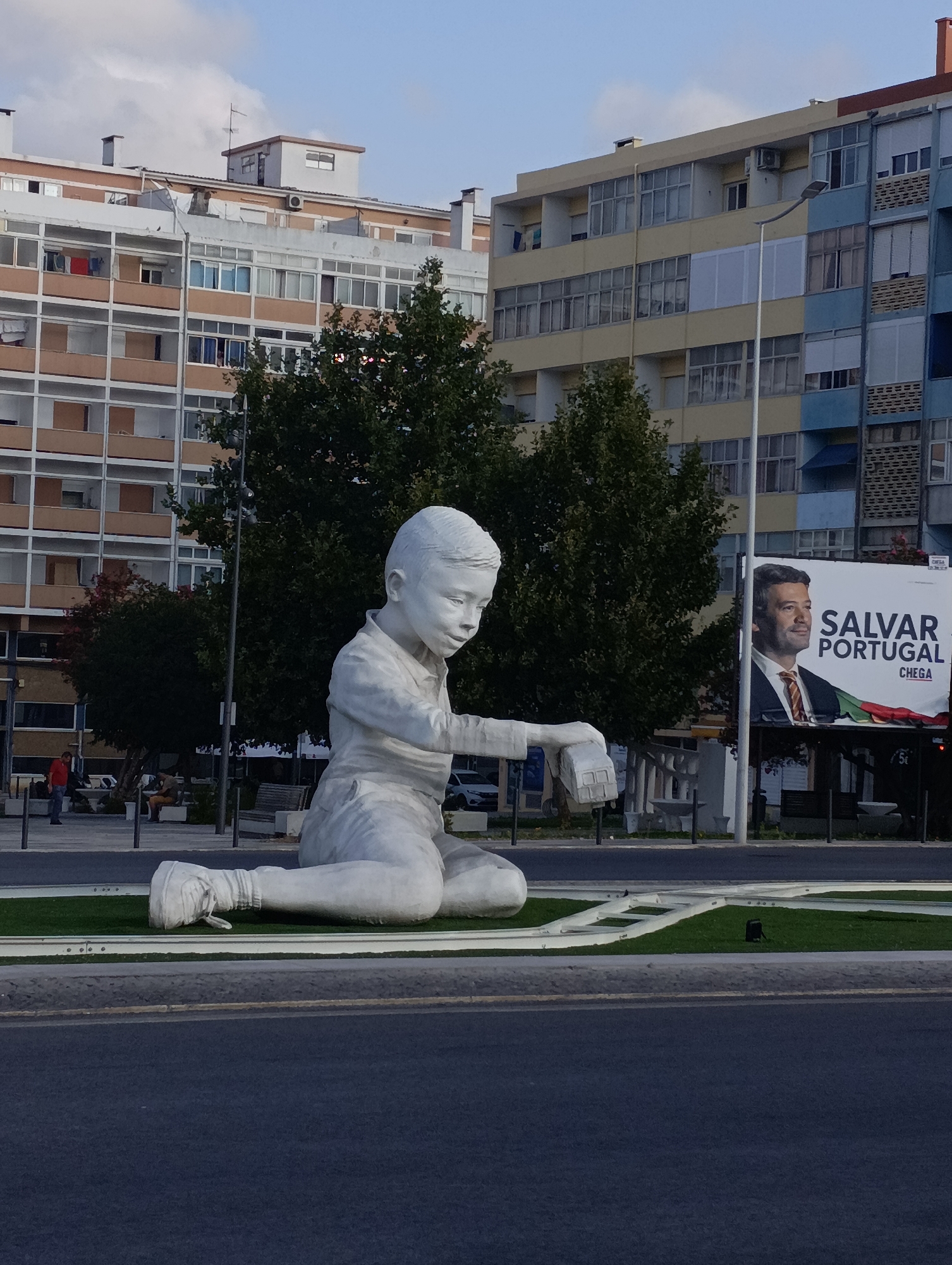 Around Setúbal's bus terminal and streets on a July morning
