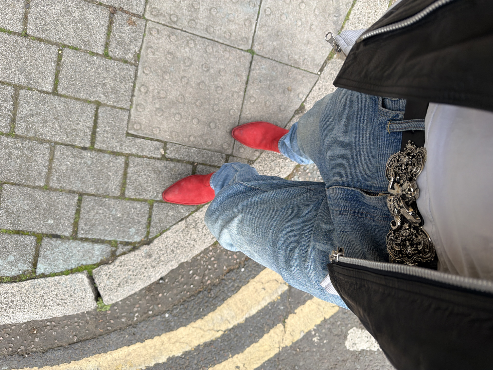 Person in distinctive outfit observed on London street