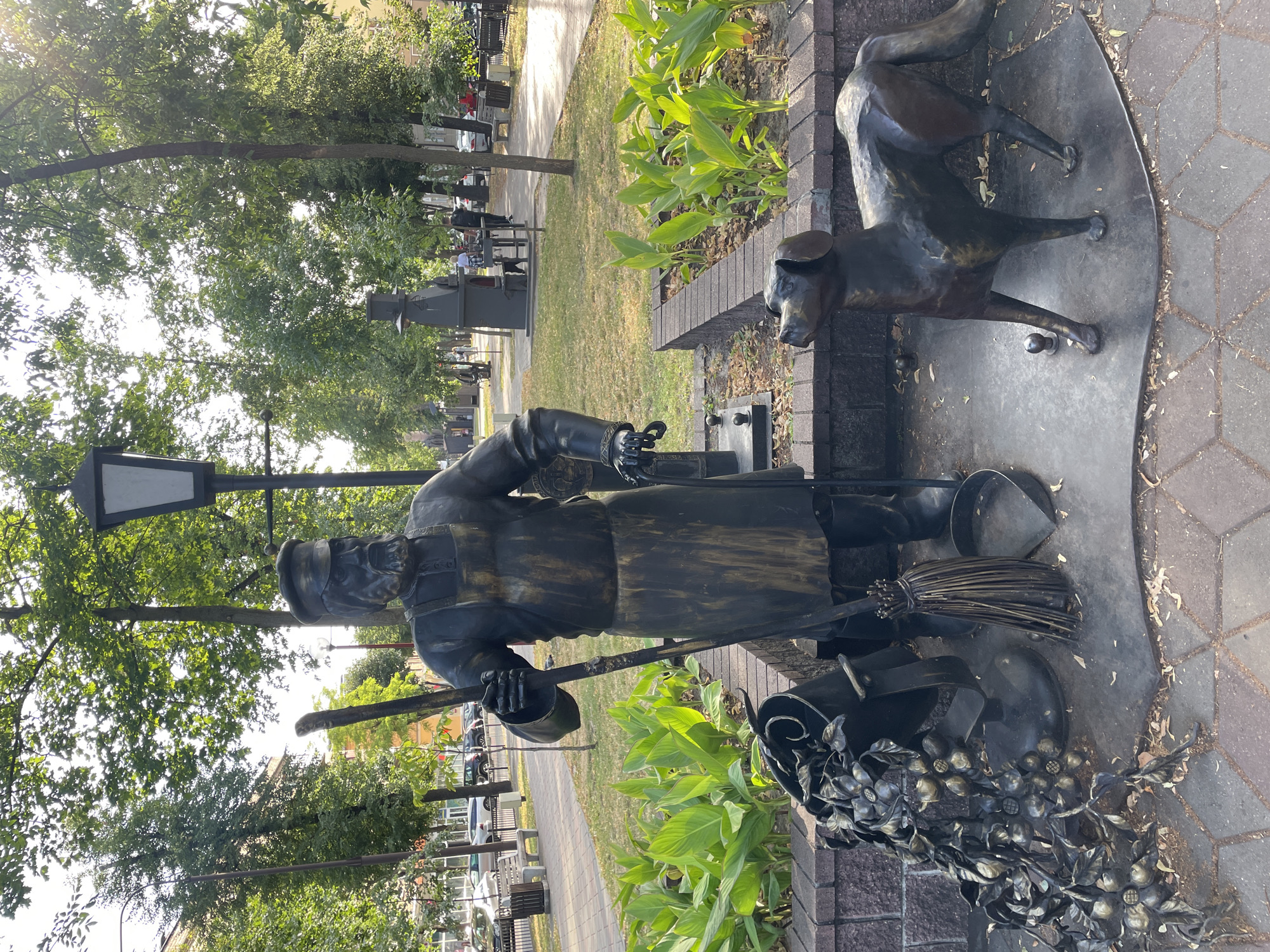 Brest's street-level bronze sculptures, from sweepers to feasts