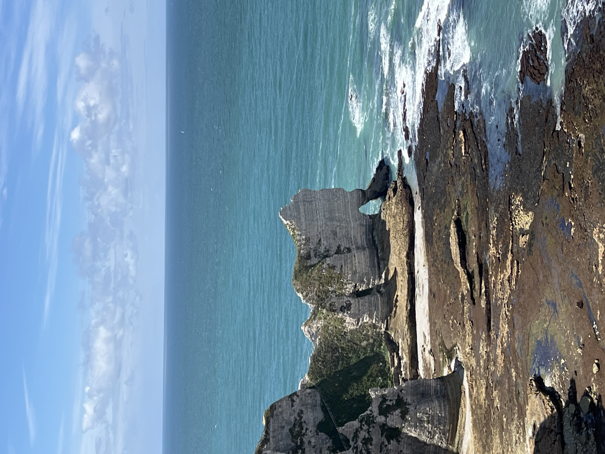 Witness documents iconic Étretat chalk cliffs on French coast