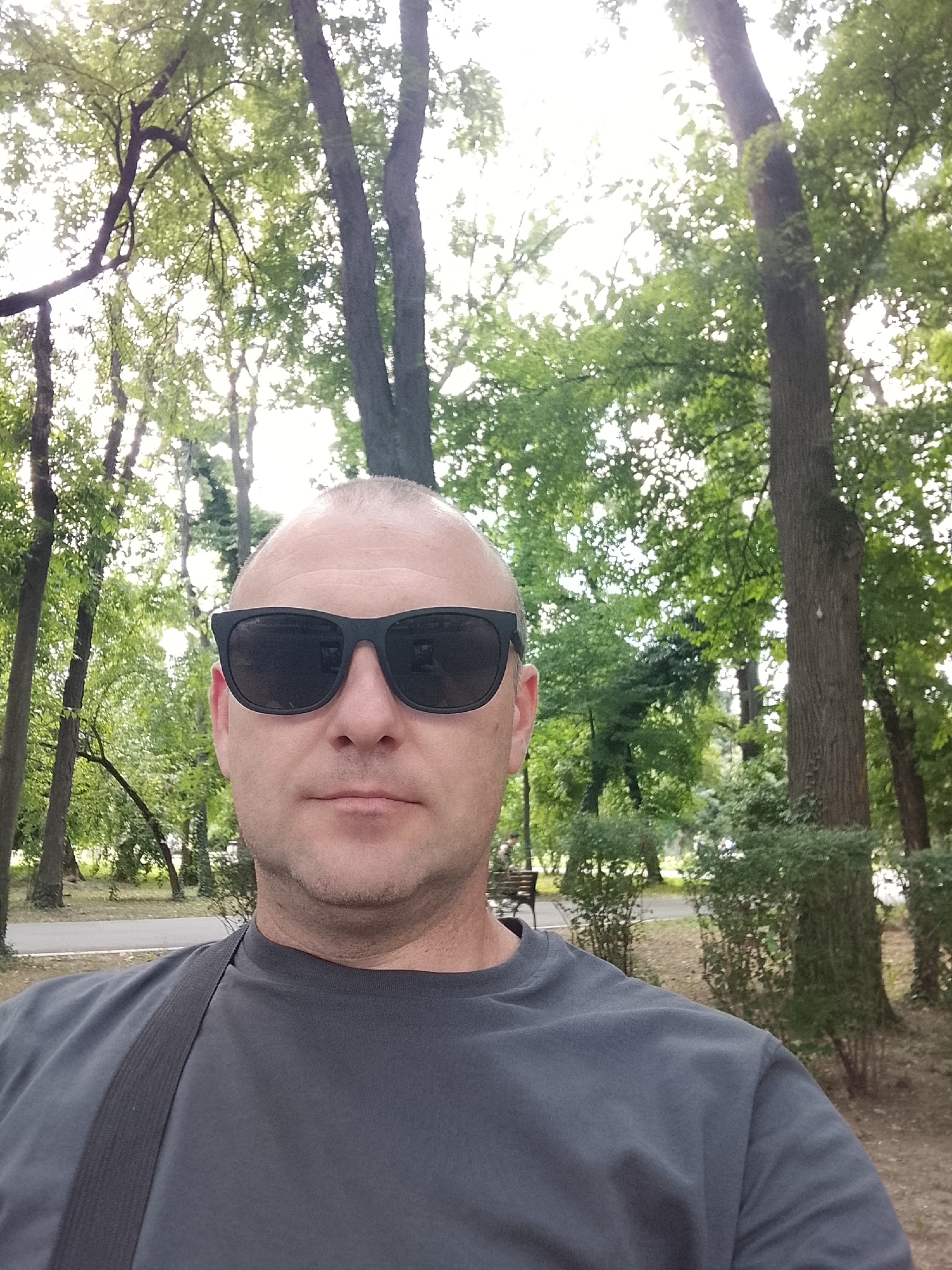 Afternoon stroll through a sculpture-filled Bucharest park