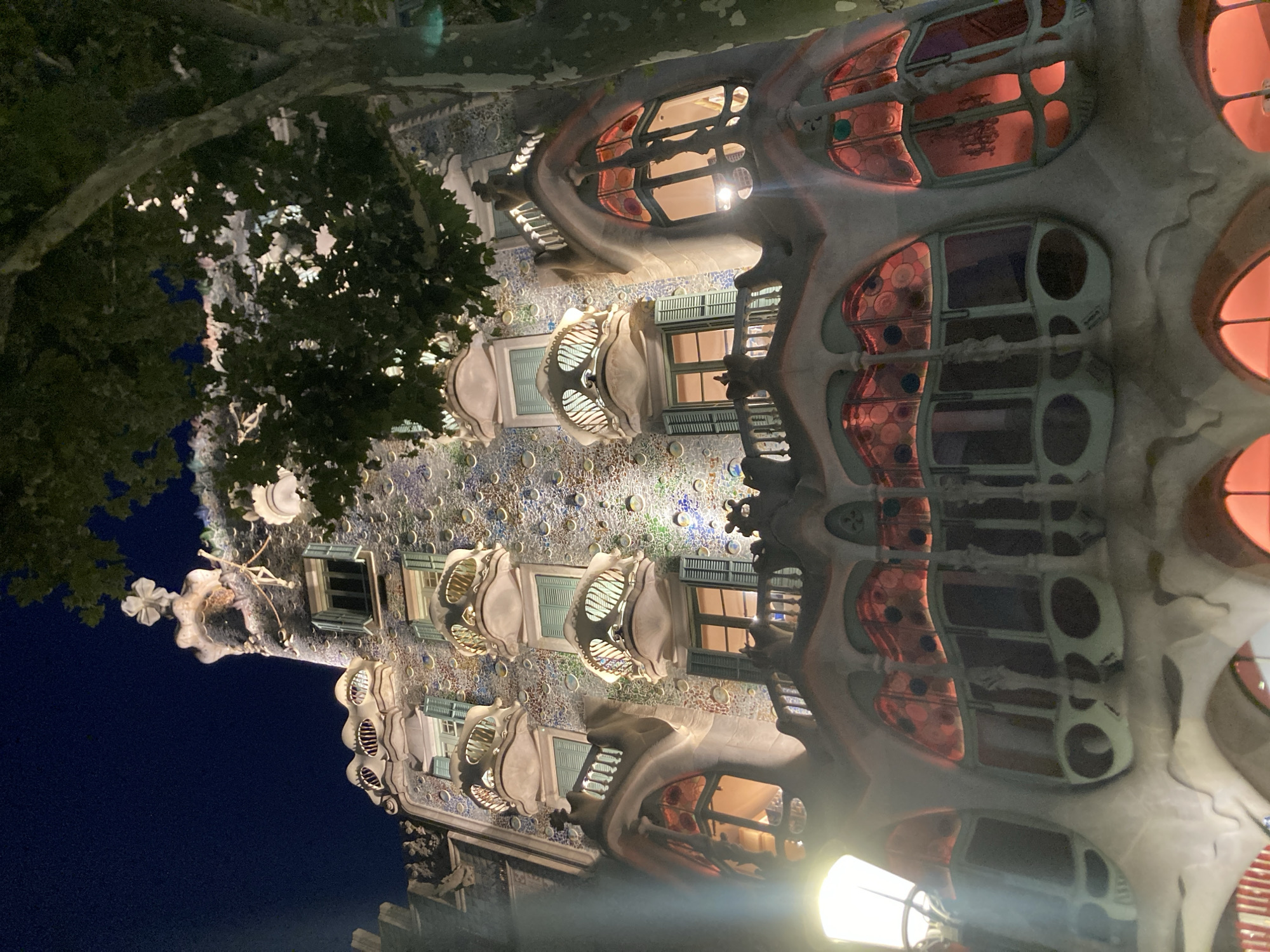 Night out on Passeig de Gràcia, Casa Batlló front and center