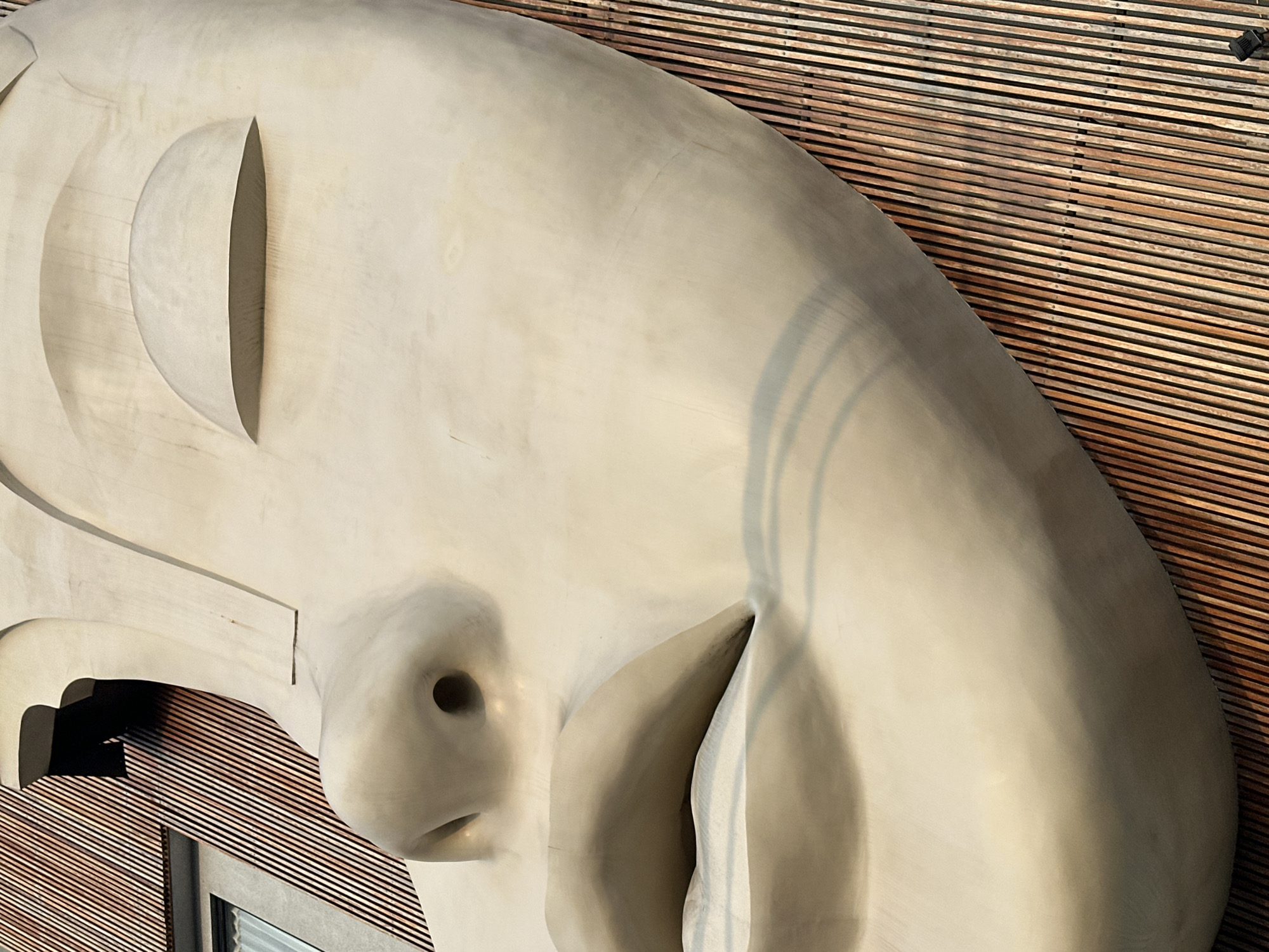 Sculptures, boutique shopping, and a nightlife venue in North Kuta
