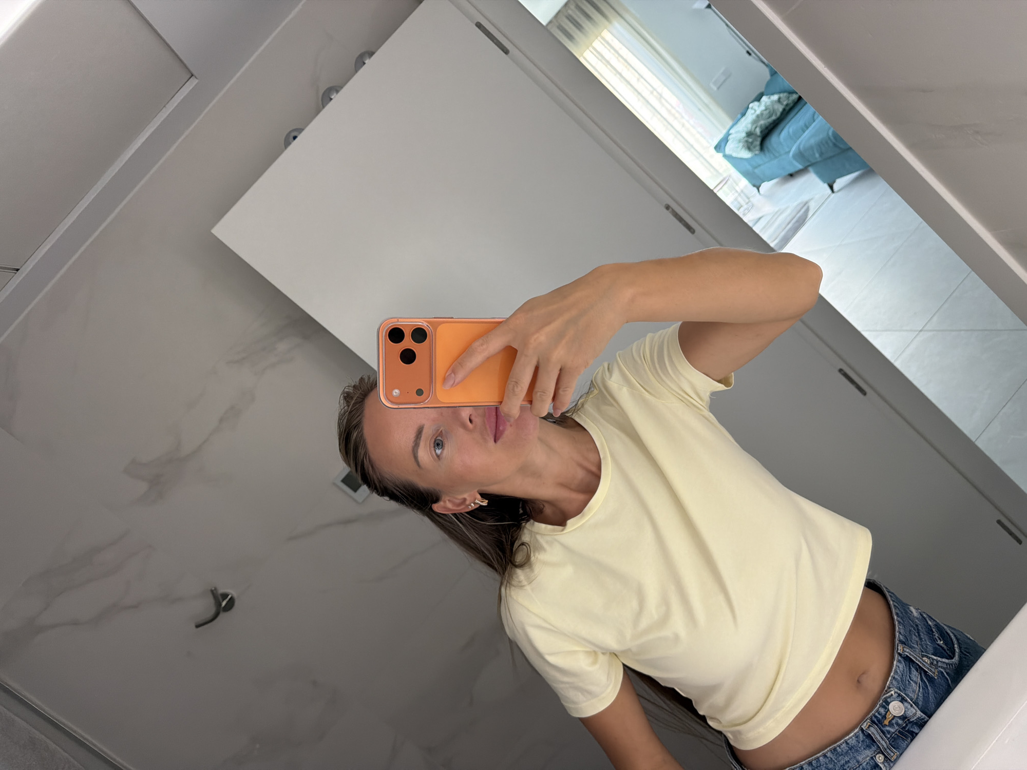 Mirror selfie session in a Finestrat bathroom