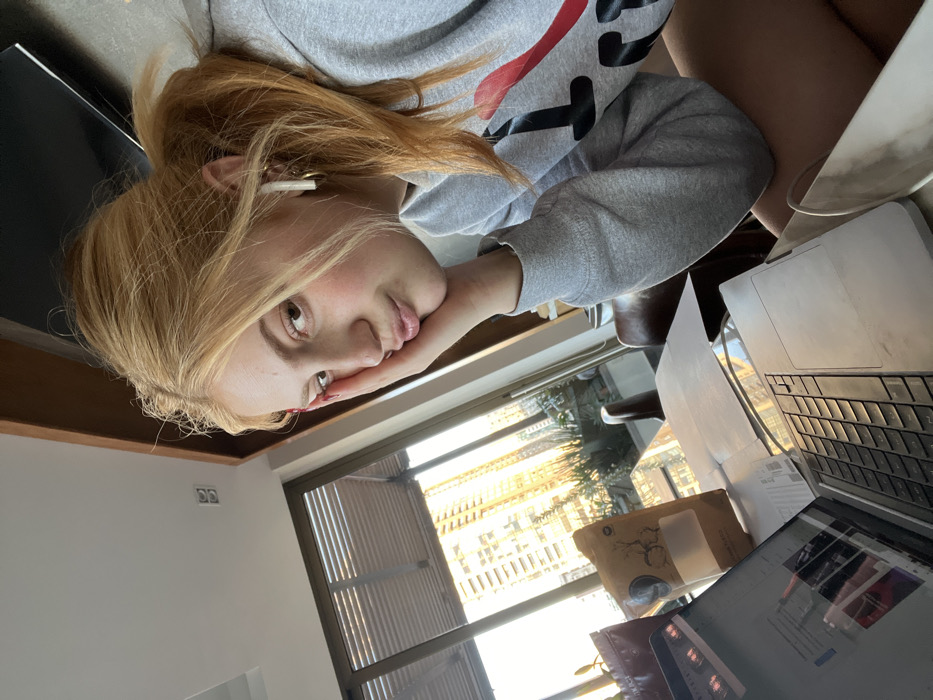 Late night digital exchange captured in Jesús del Monte