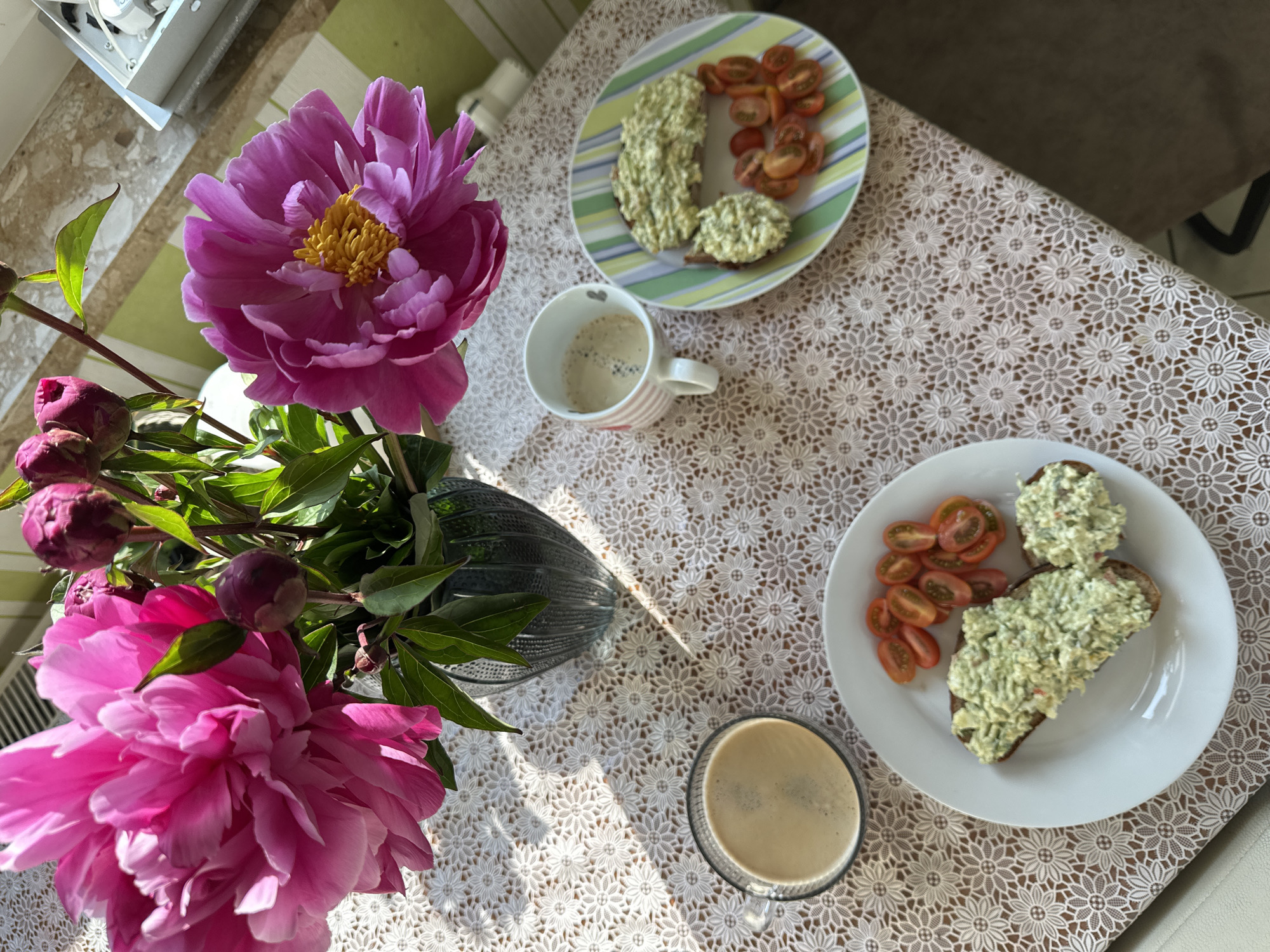 Morning breakfast routine with baby documented in Fredenbeck