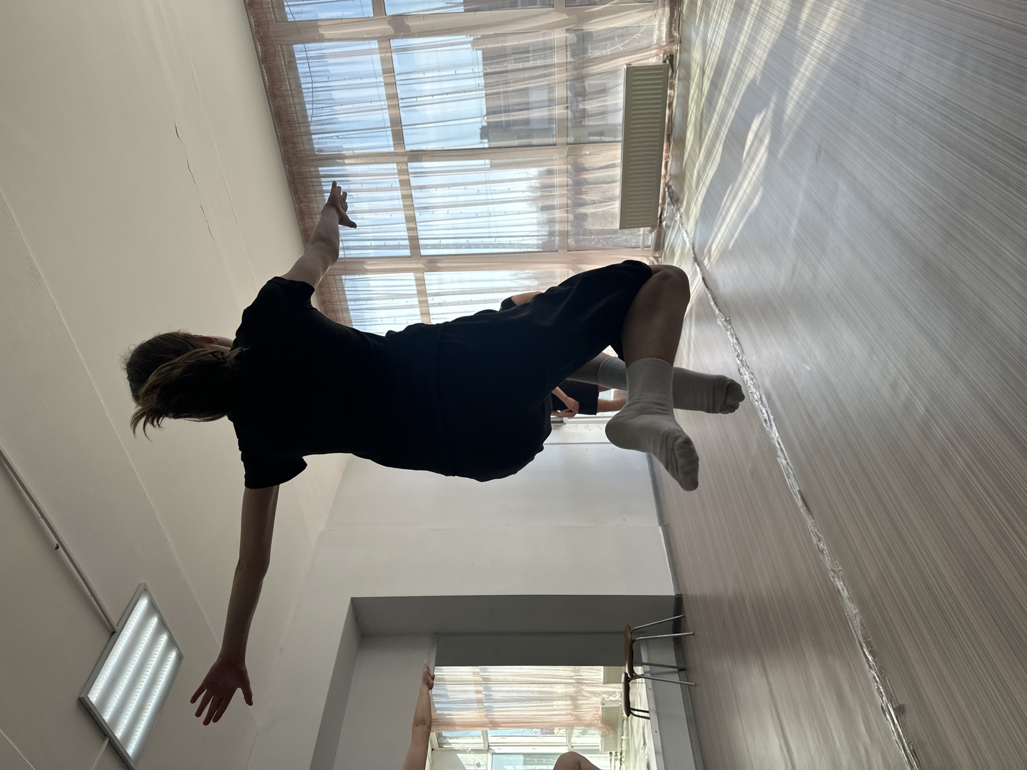 Dancer performs aerial moves in Votkinsk studio