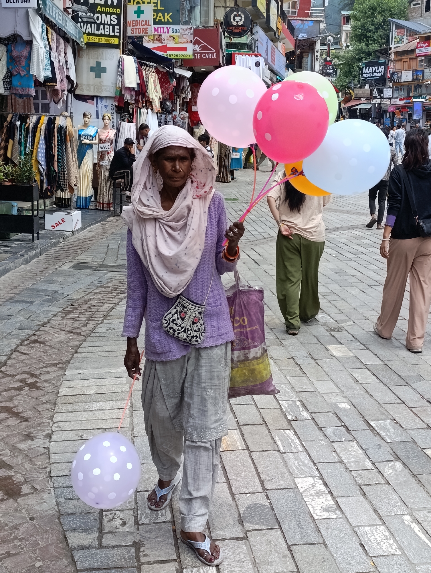 Morning street life along Manali's busy commercial strip