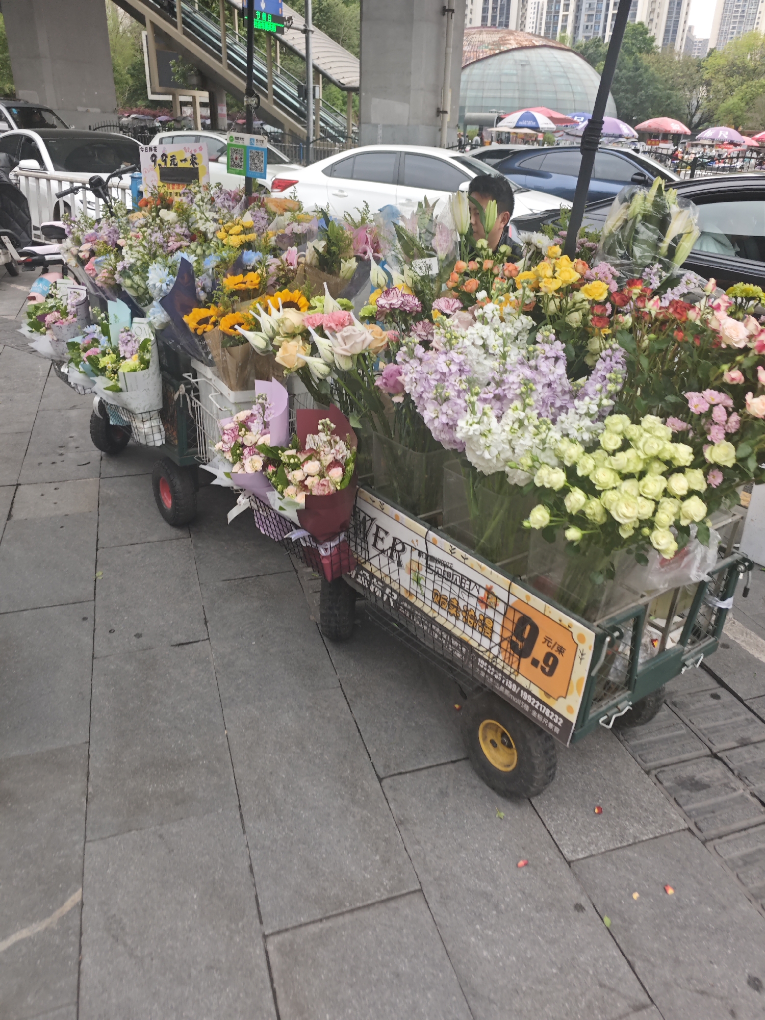 Morning street life scenes in Chongqing High-tech Zone