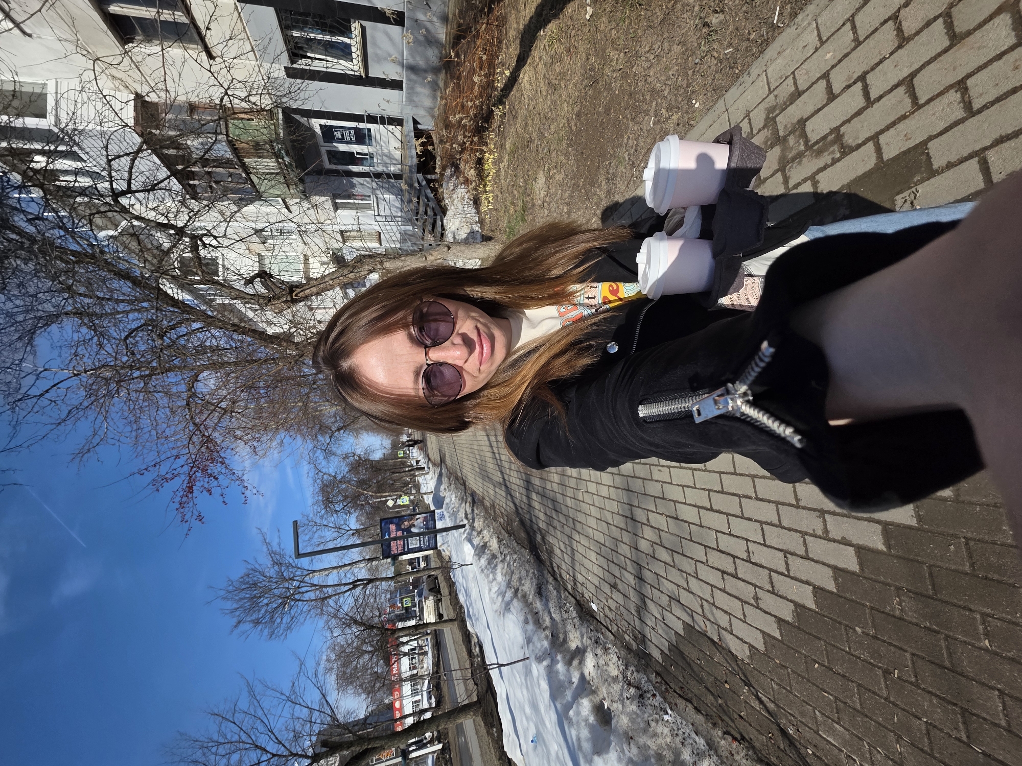 Morning life captured in Chaikovsky: selfies, cats, spring flowers