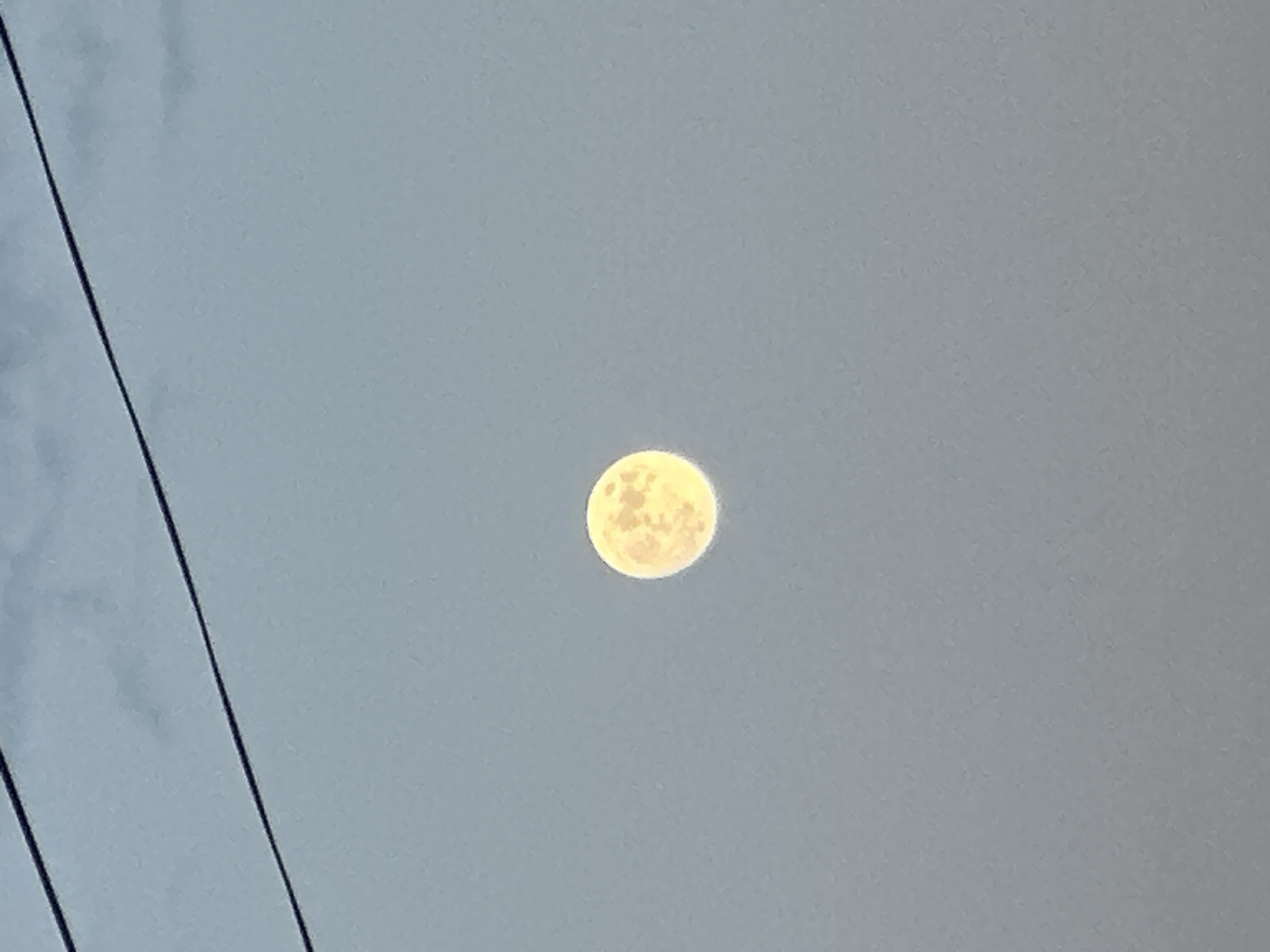 Observer Documents Moon Phases and Urban Twilight Over Six Minutes