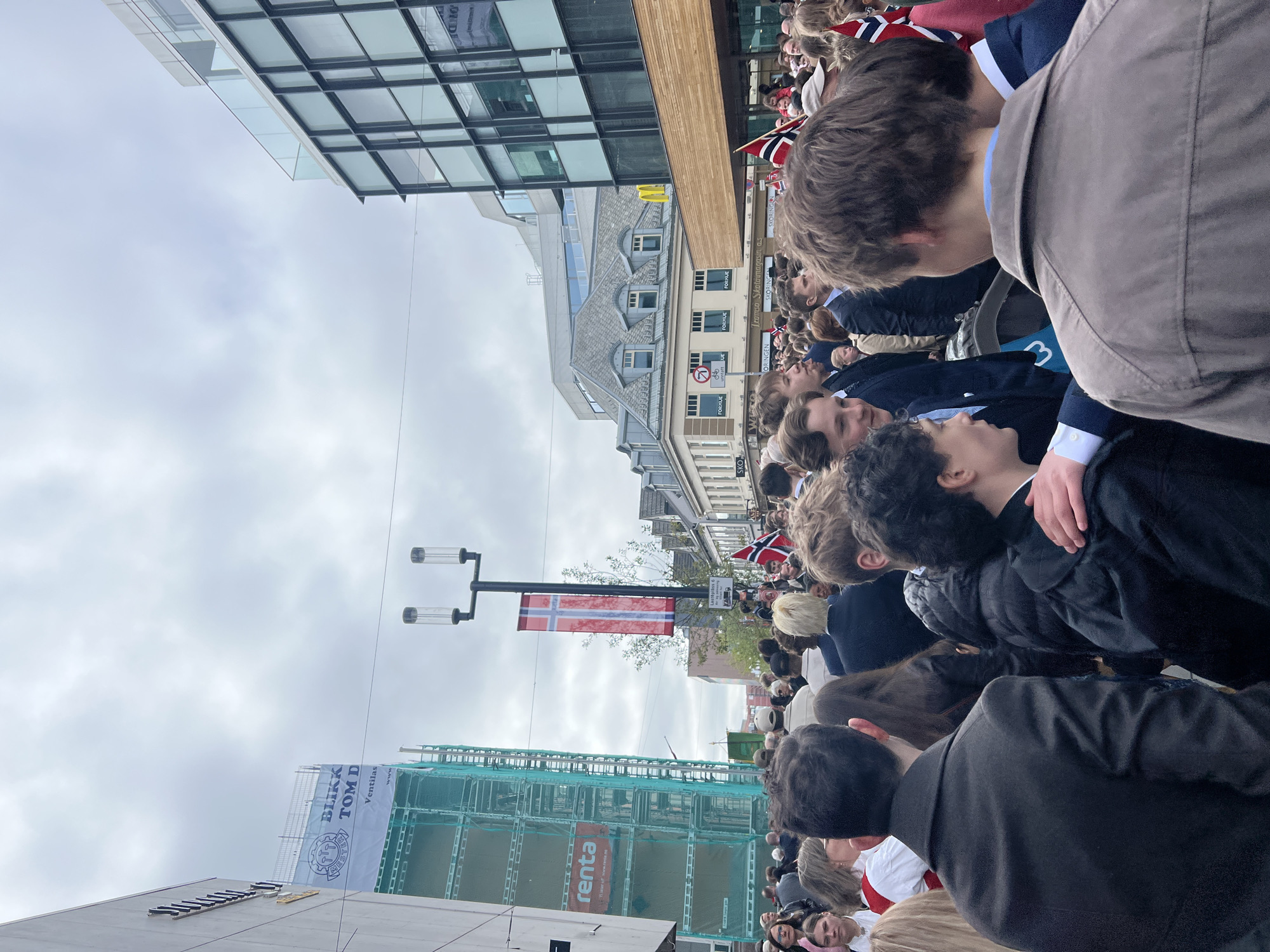 Marching band draws crowds with Norwegian flags in Tromsø