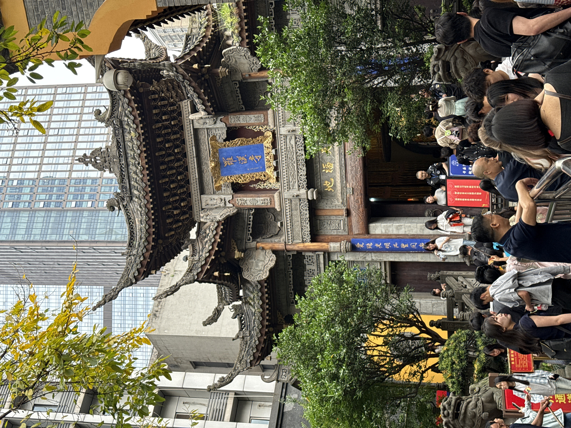 Morning temple visits and street life in Chongqing's Yuzhong District