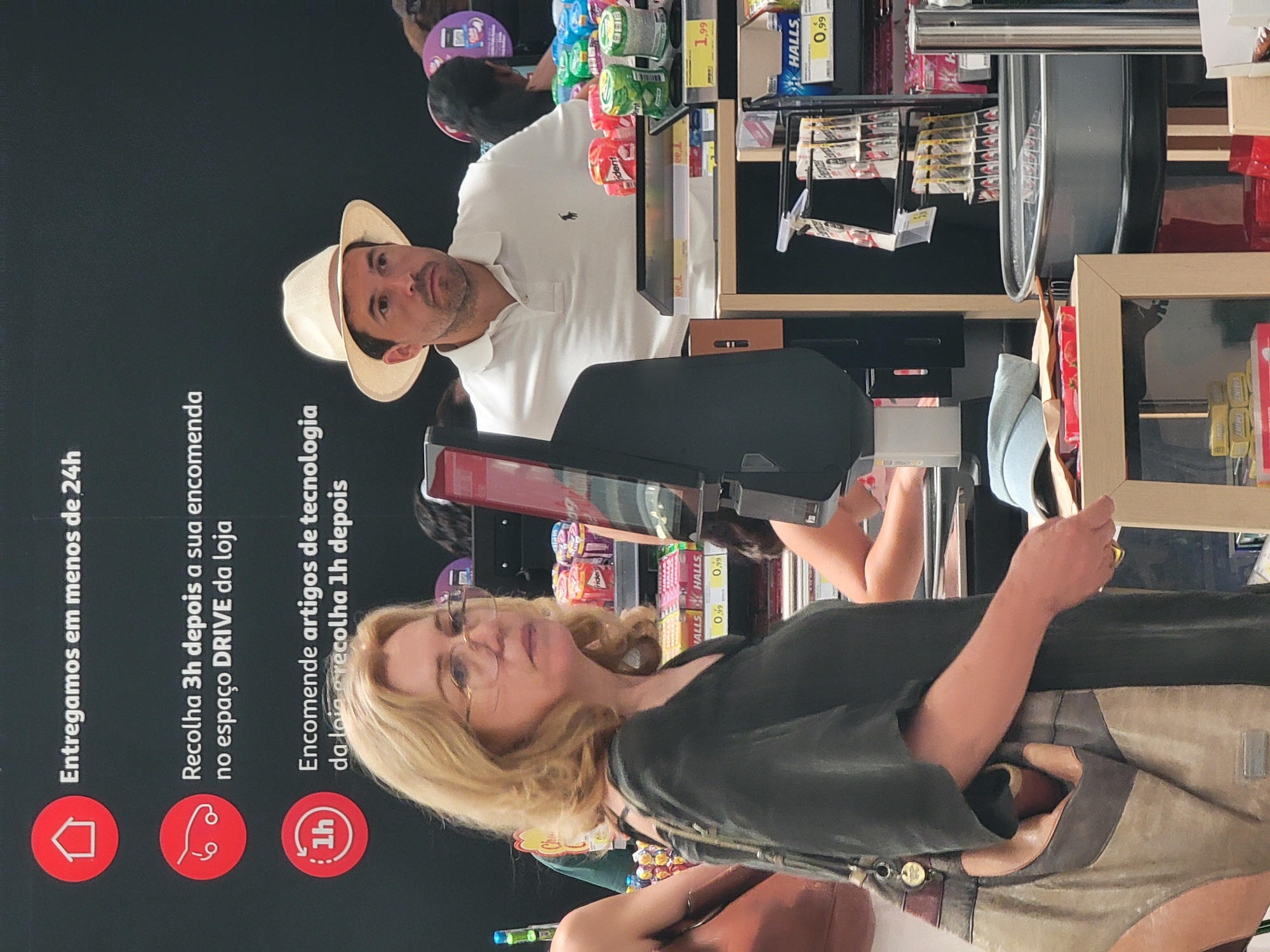 Inside a Faro supermarket: food, wine, and home goods
