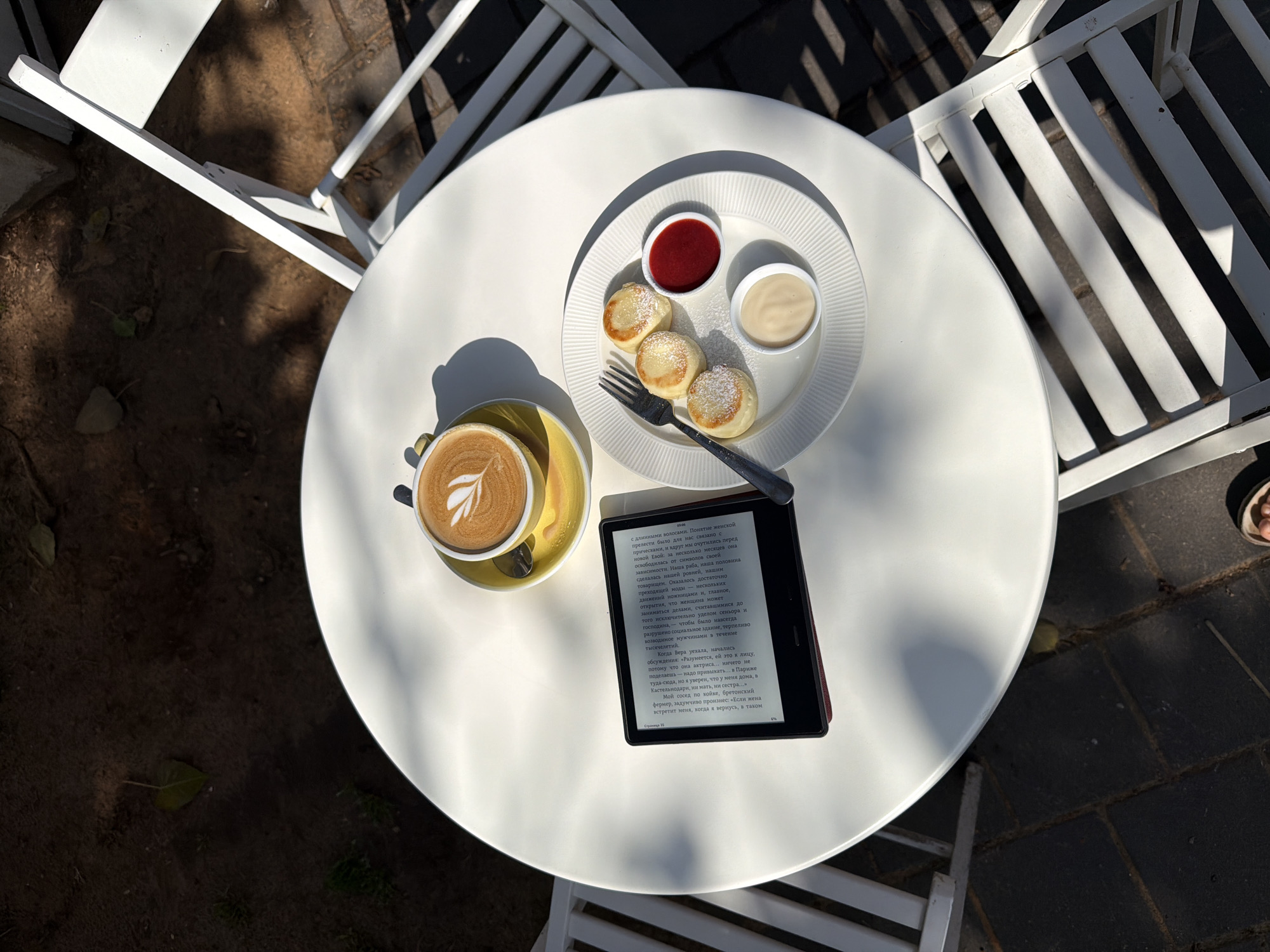Morning café scene with pancakes observed in Bat Yam
