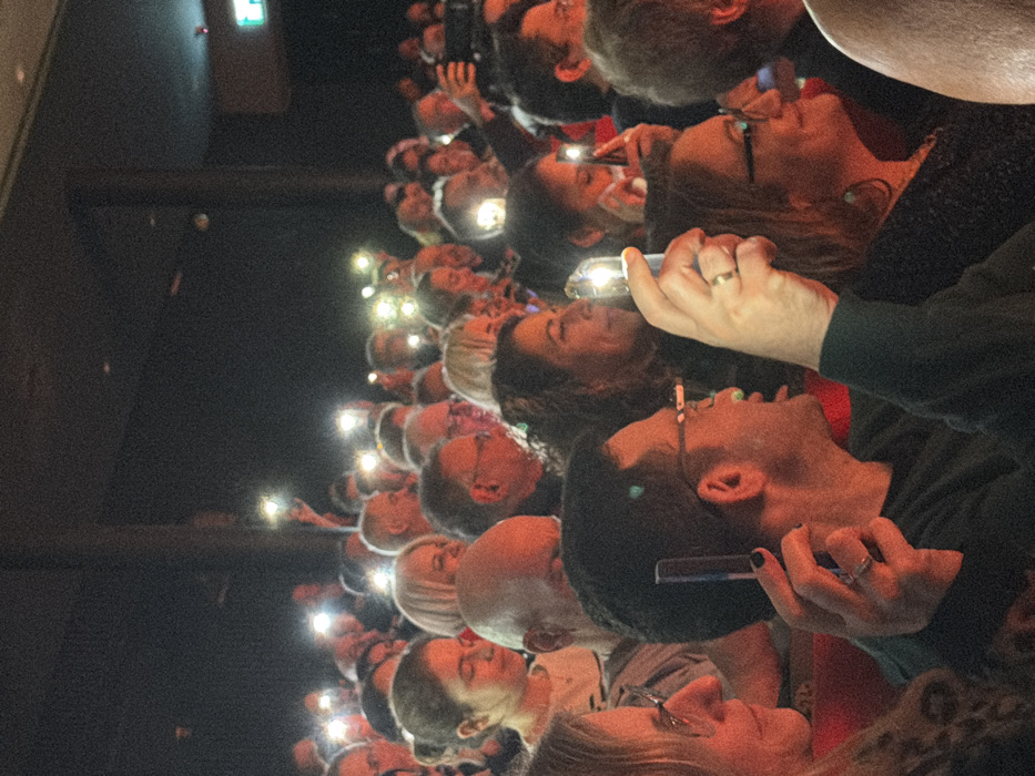 Smartphone flashlights illuminate crowd at Tel Aviv venue