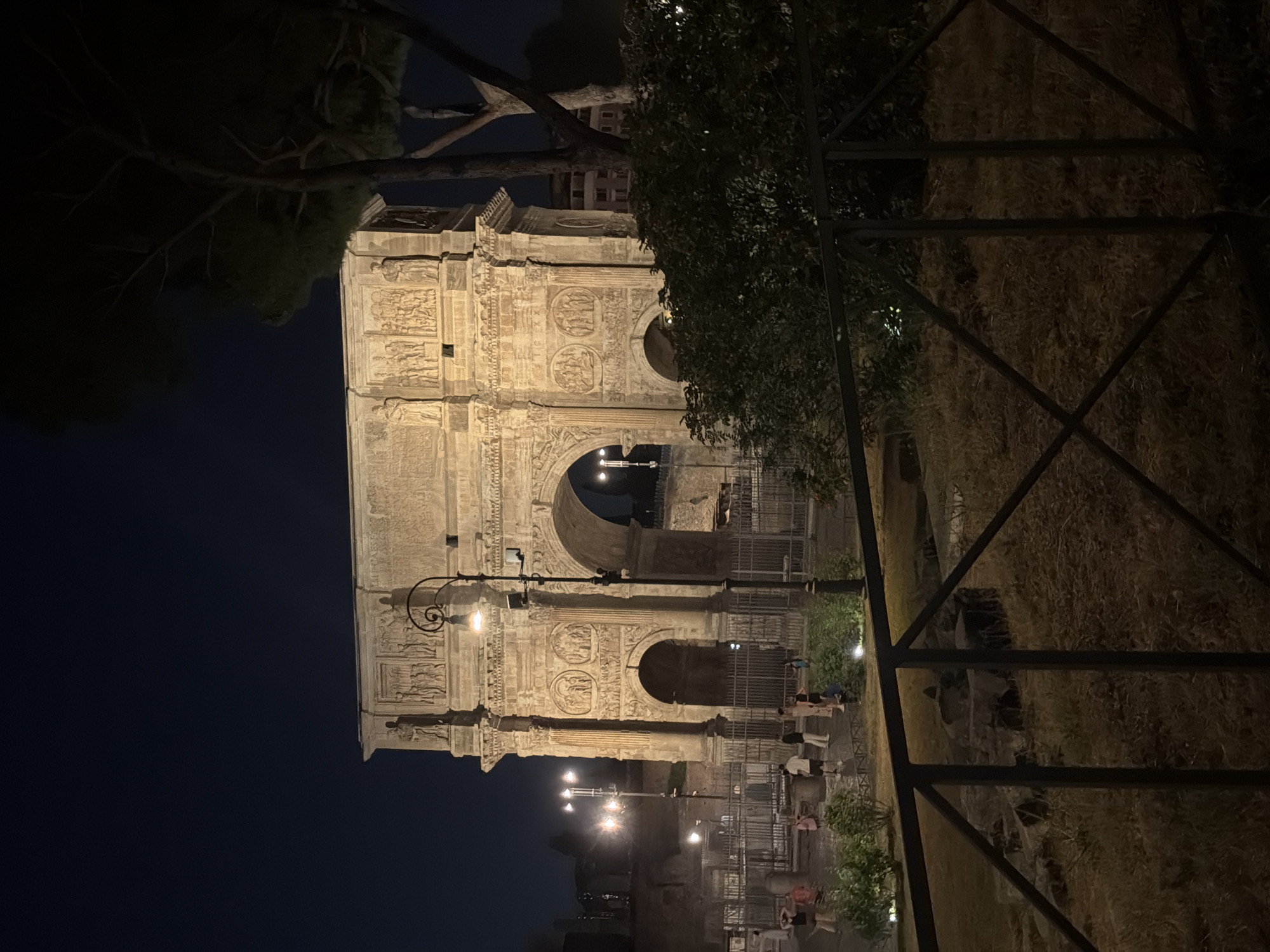 A night out through the monuments and streets of Rome