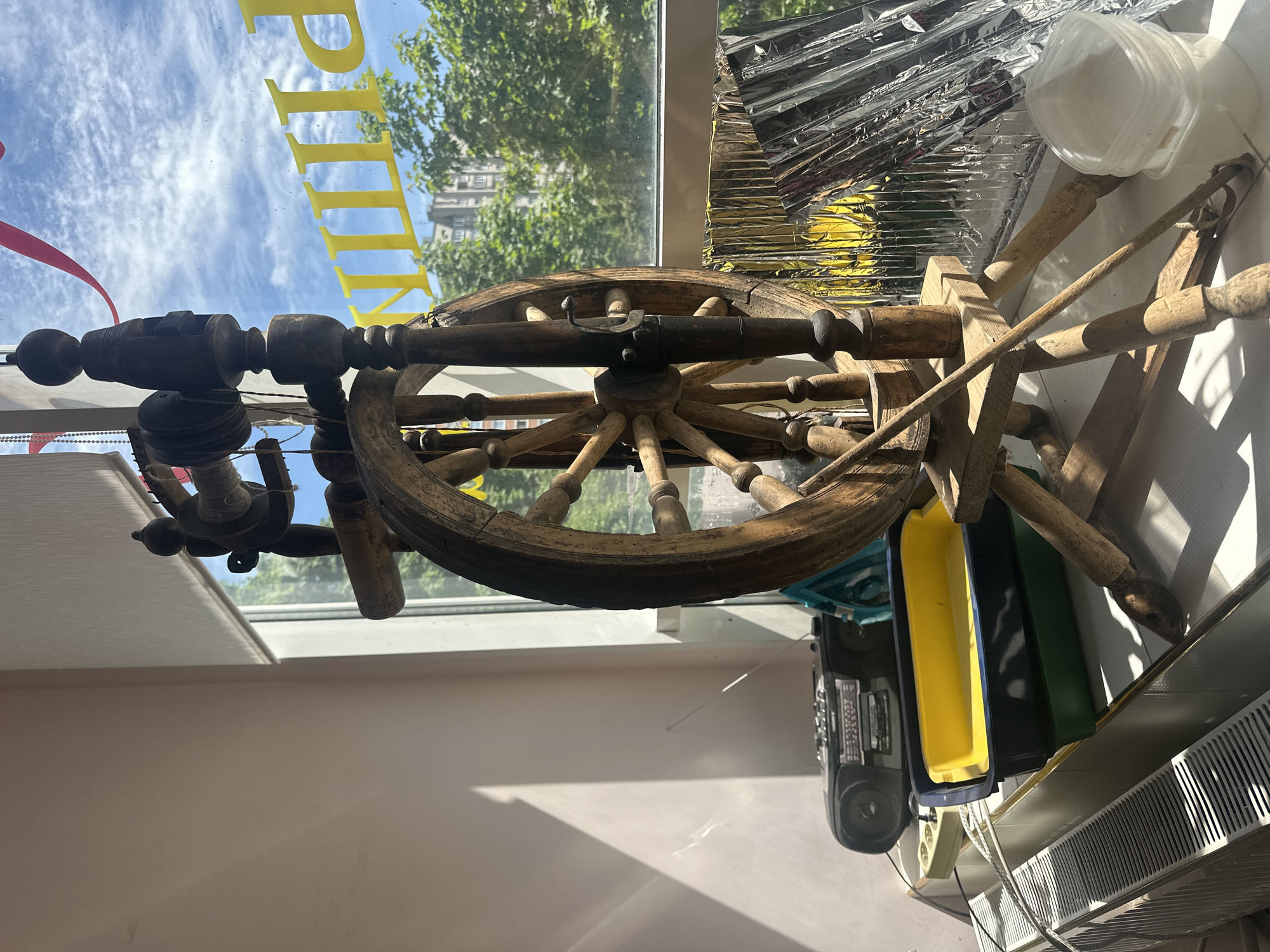 Morning scenes captured in Stavropol: spinning wheel, pigeons, clear skies