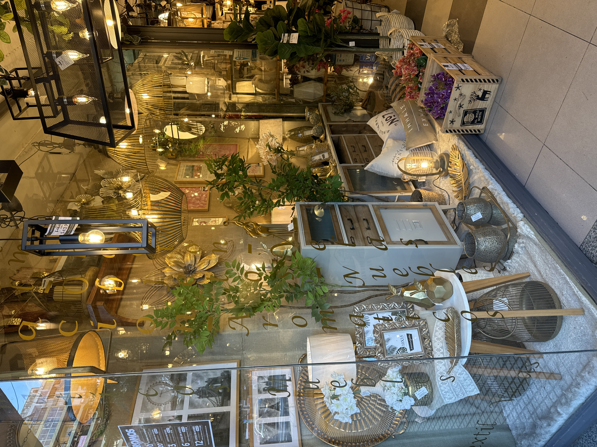 Home decor shop window display observed in Buenos Aires