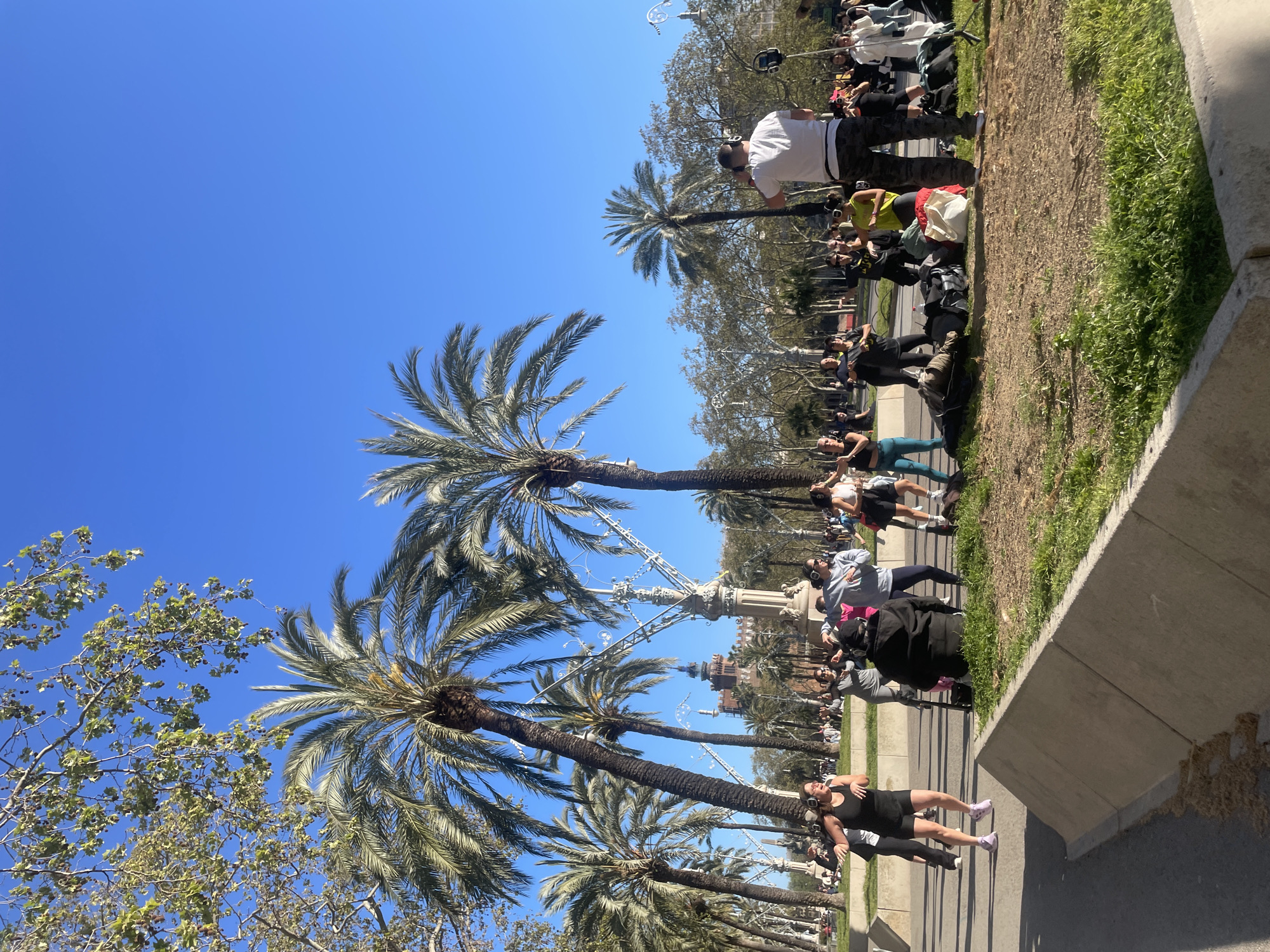 Silent disco draws crowds to Barcelona park