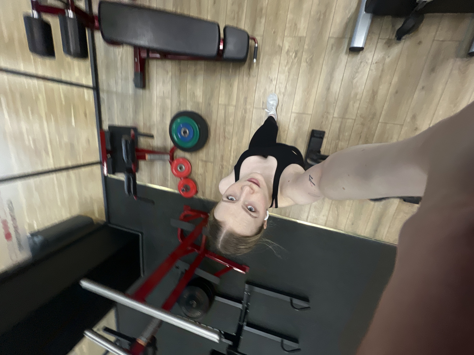 Woman takes gym selfie in Khimki fitness center