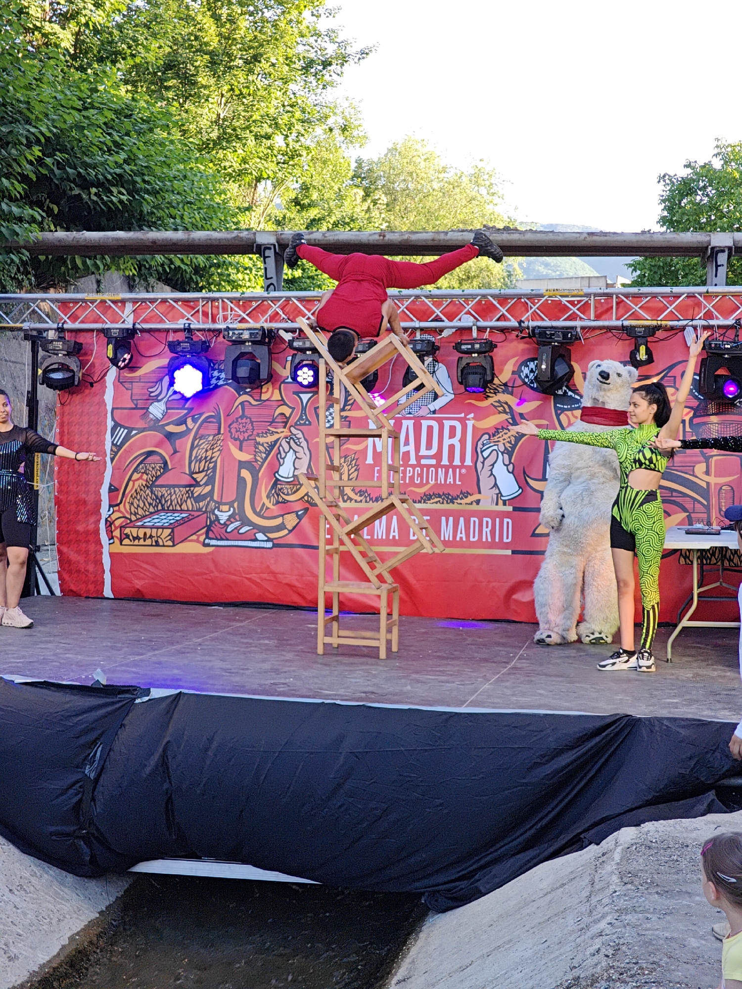 Spanish cultural performance draws crowds to Sofia park canal